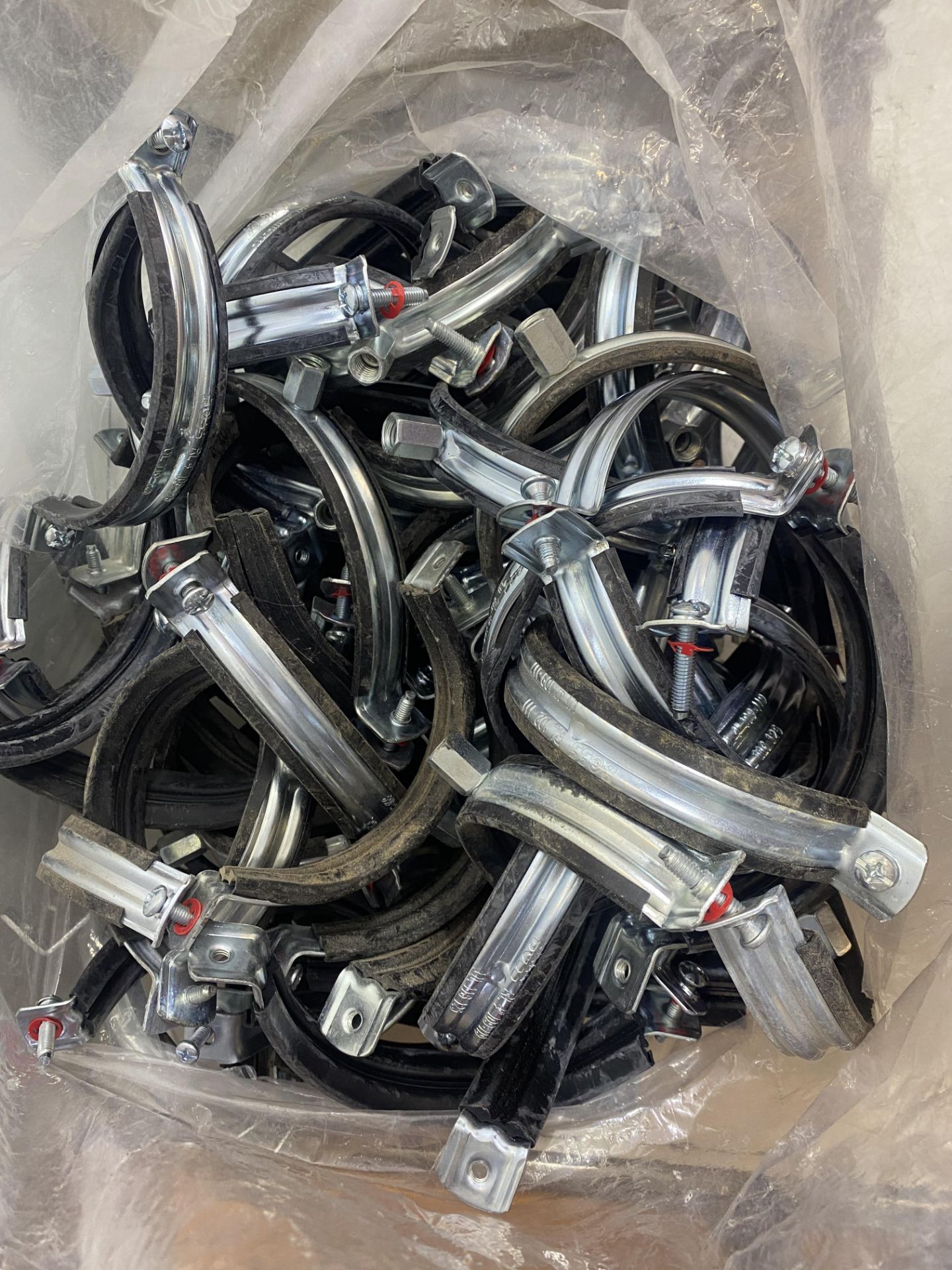 Quantity Of Various Rubber Lined Euro / Pipe Clips - Image 3 of 8