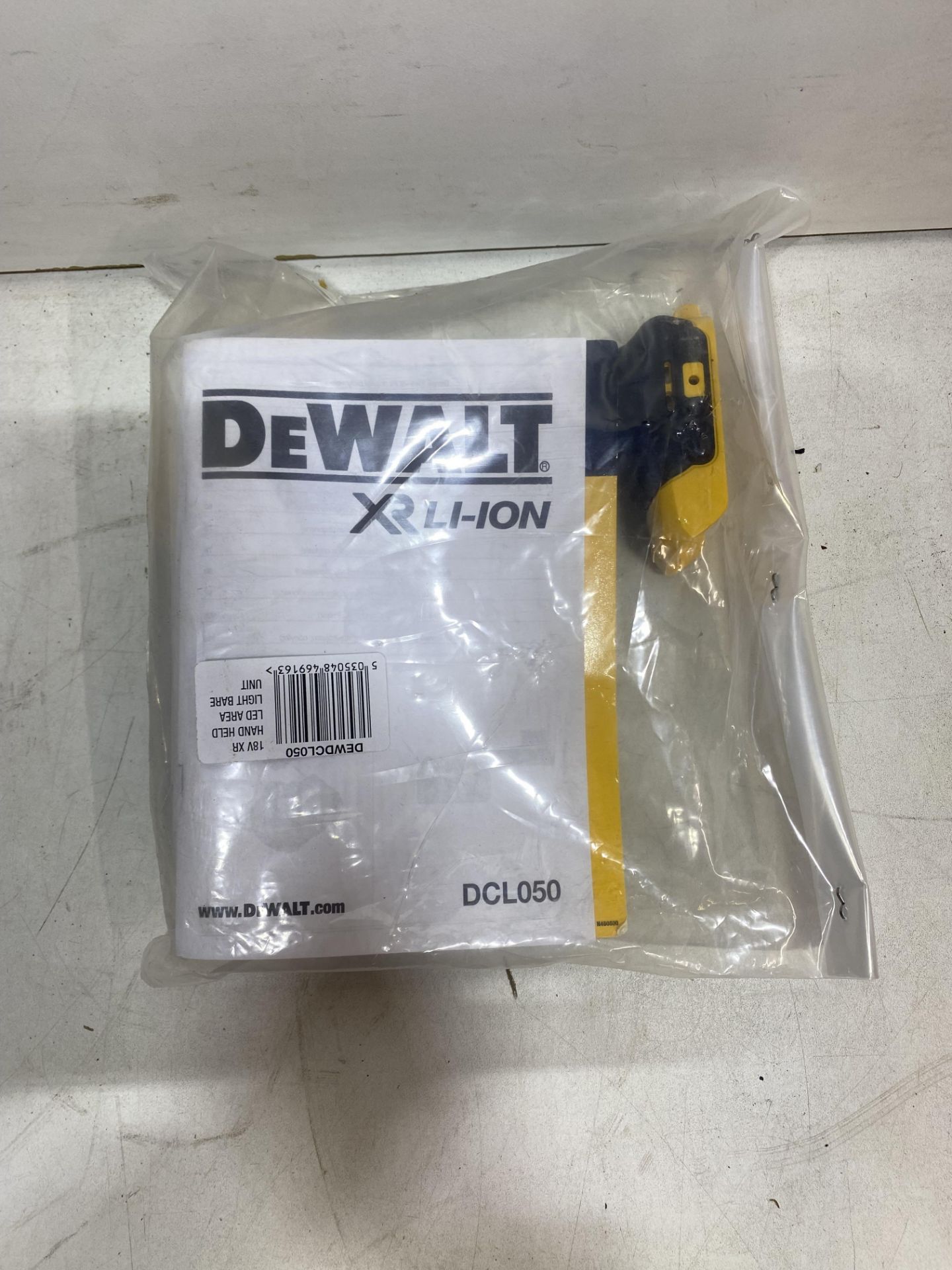 DeWalt DCL050 18v Cordless Handheld LED Work Light - Bild 2 aus 3