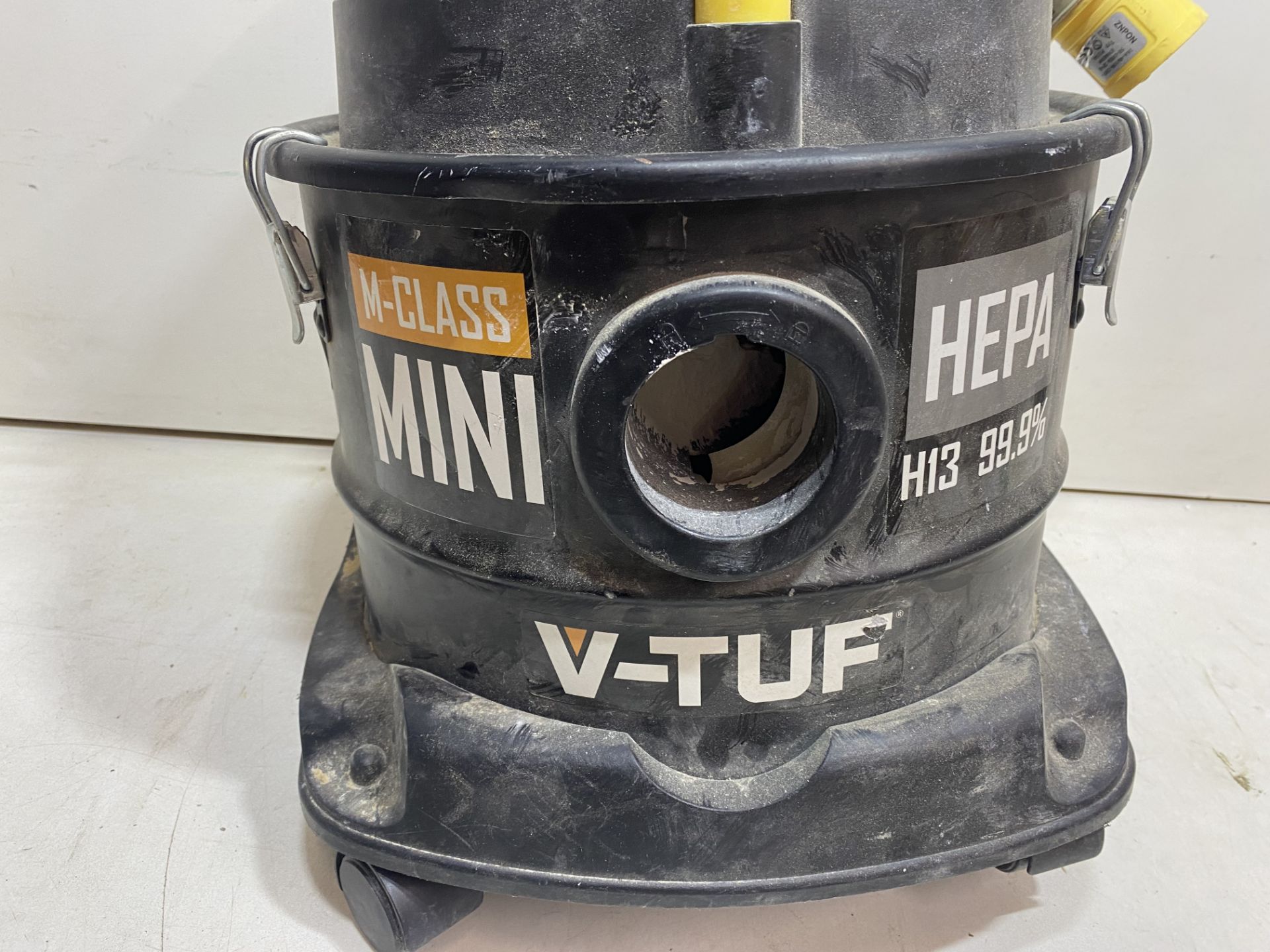 V-TUF VTM1110 240v M-Class Mini Dust Extractor *Missing Wheel* - Image 2 of 7