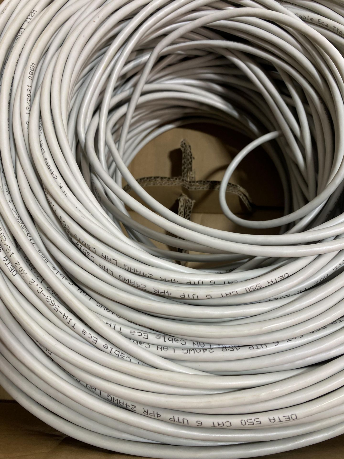 Deta 550 Cat 6 Solid UTP 24AWG Data Cable, Grey - 305M - Image 2 of 5