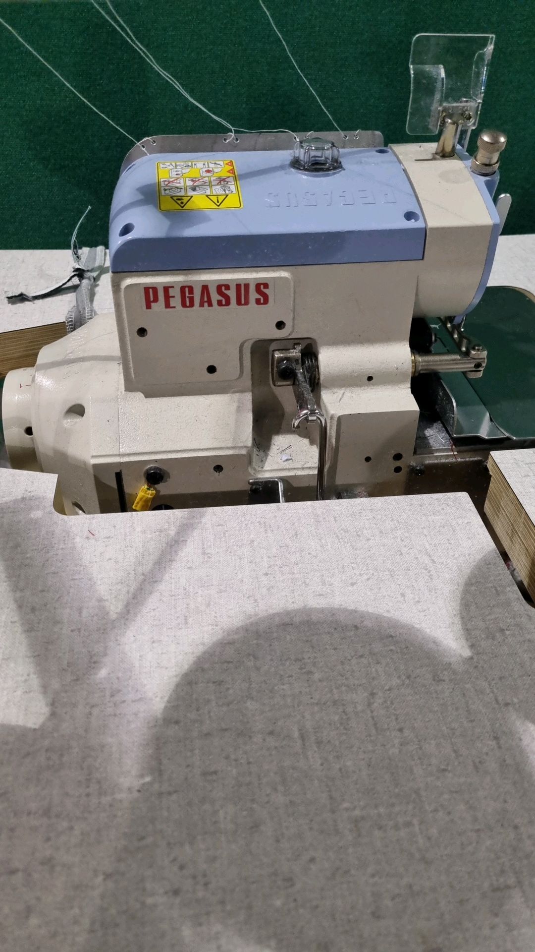 Pegasus 4 Thread Overlock Machine | M952-52 - Image 4 of 5