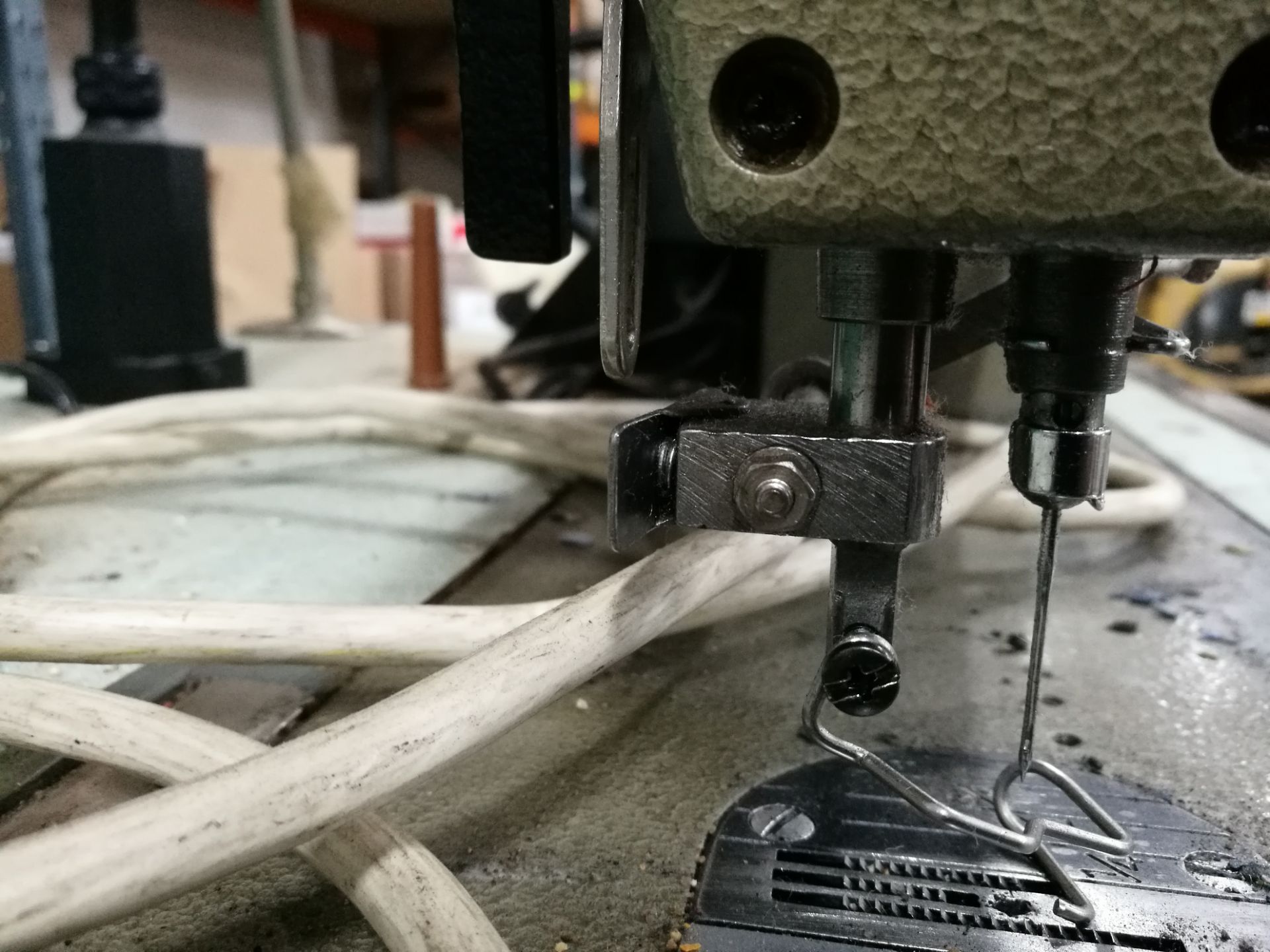 Brother DB2-B716-403AB Industrial Sewing Machine - Bild 5 aus 6