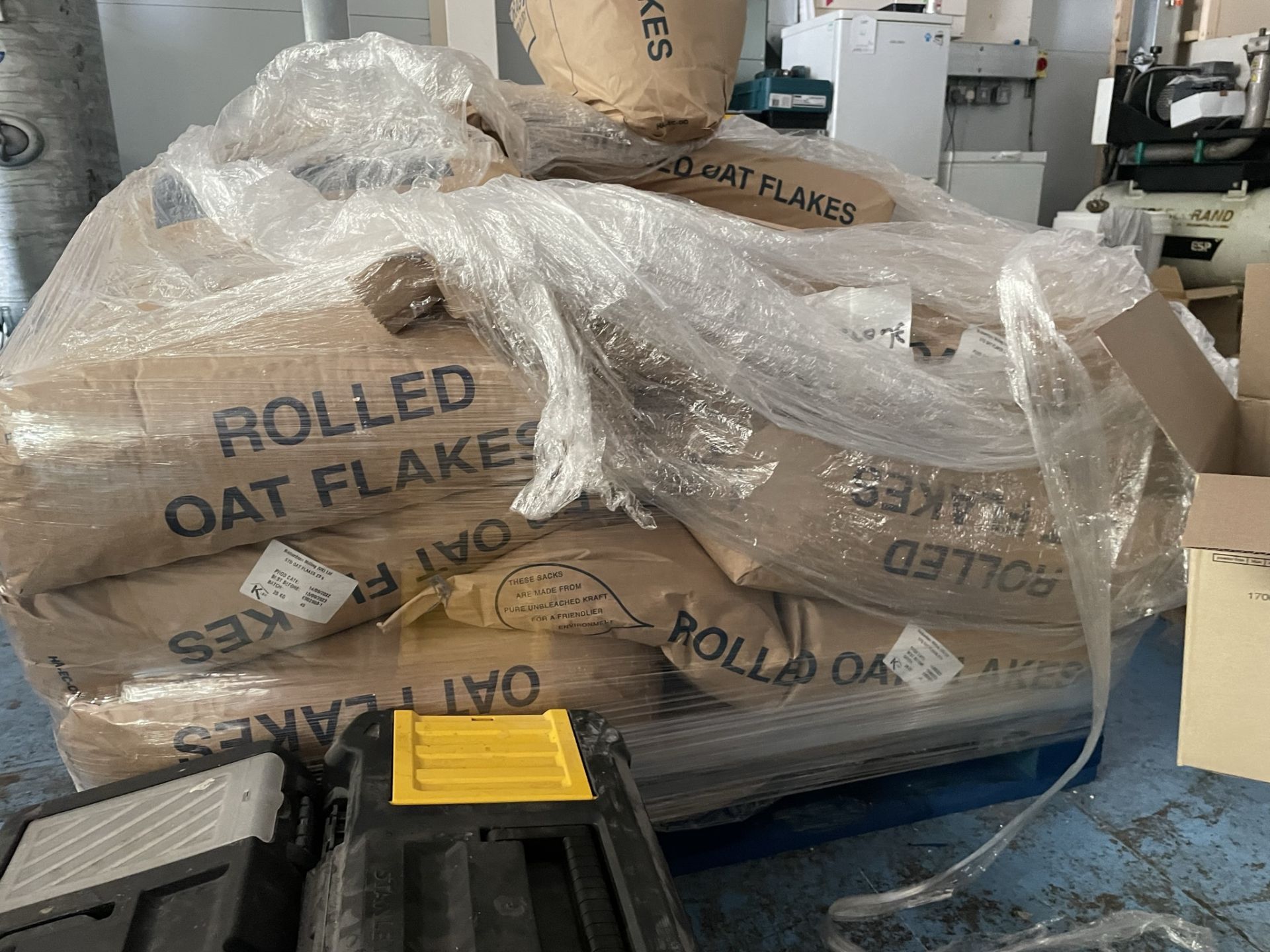 12 x 25kg Bags of Richardson Milling Rolled Oats | Best Before: 13/09/2023 - Image 4 of 5