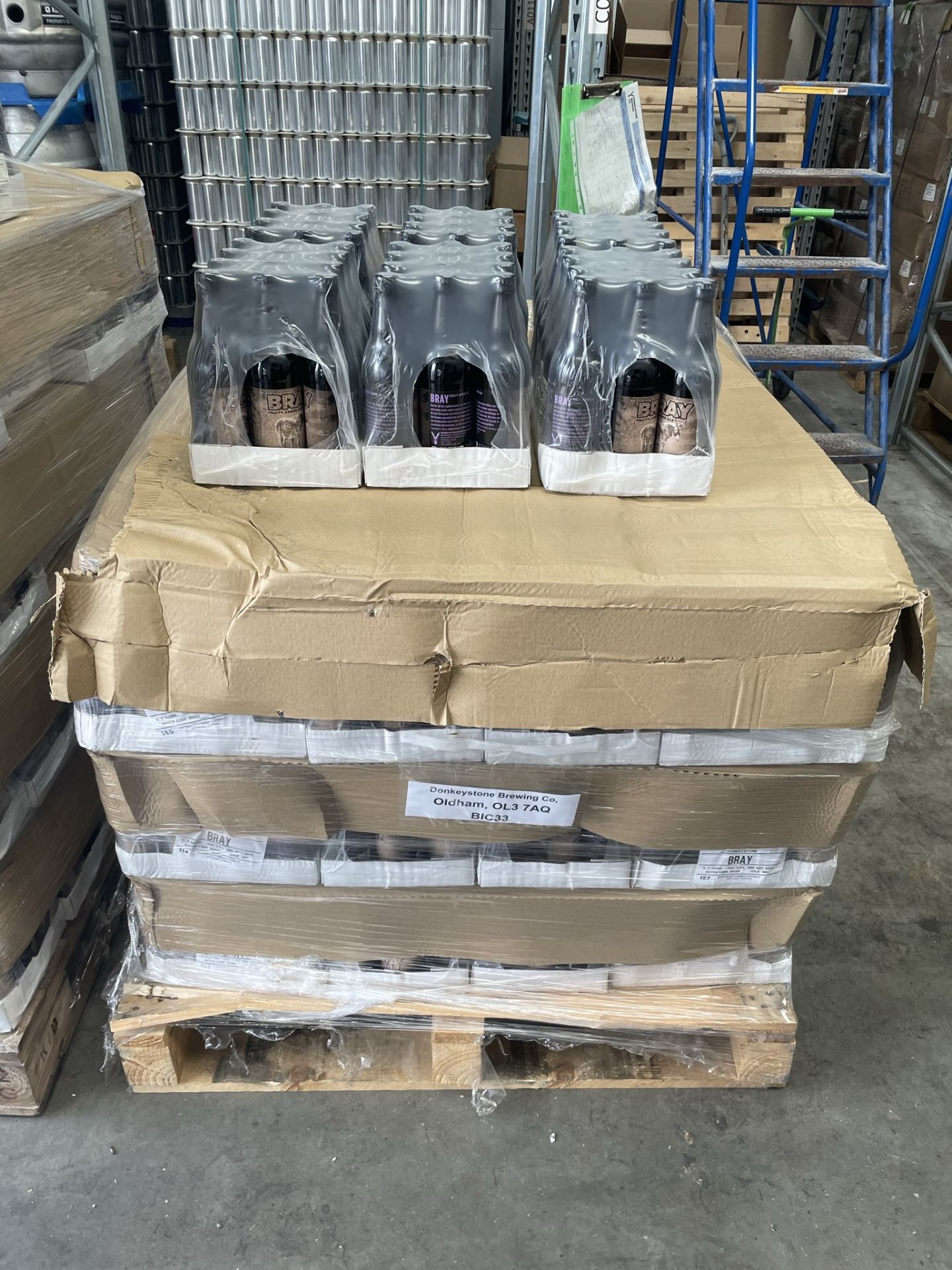 Approximately 696 x 500ml Bottles of Donkeystone Brewing Co 'Bray' Fruity Amber Ale | BB: Nov 2023 | - Image 3 of 5