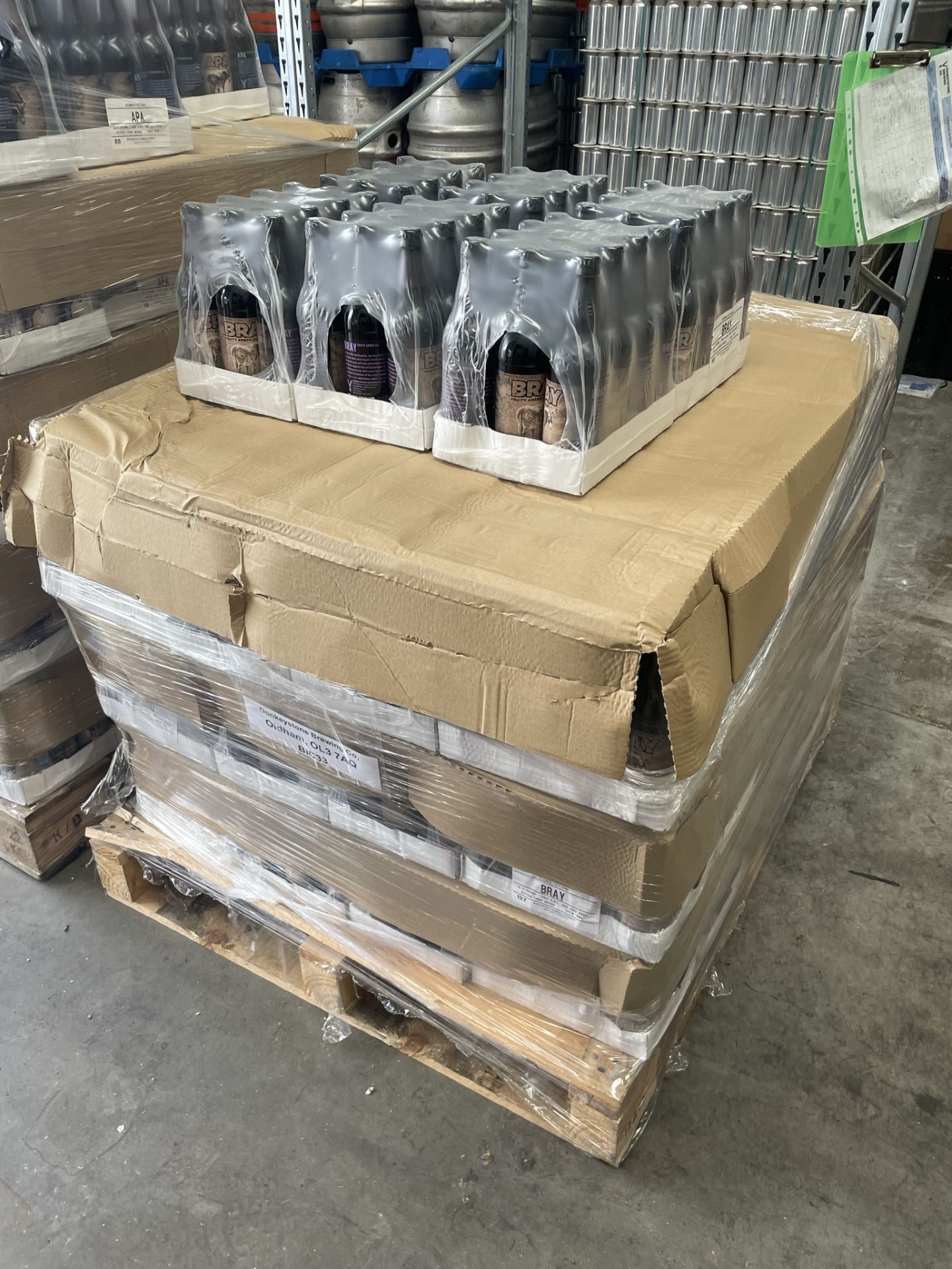 Approximately 696 x 500ml Bottles of Donkeystone Brewing Co 'Bray' Fruity Amber Ale | BB: Nov 2023 | - Image 5 of 5