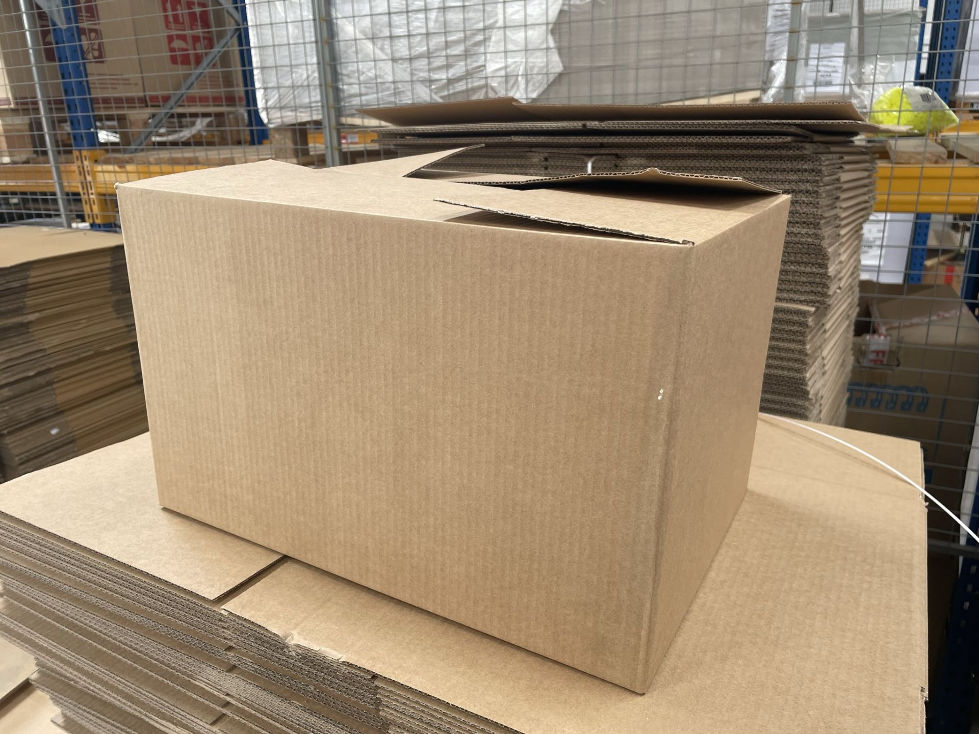 Approximately 420 x Single Wall Cardboard Boxes | 27cm x 44cm x 30cm - Bild 3 aus 3