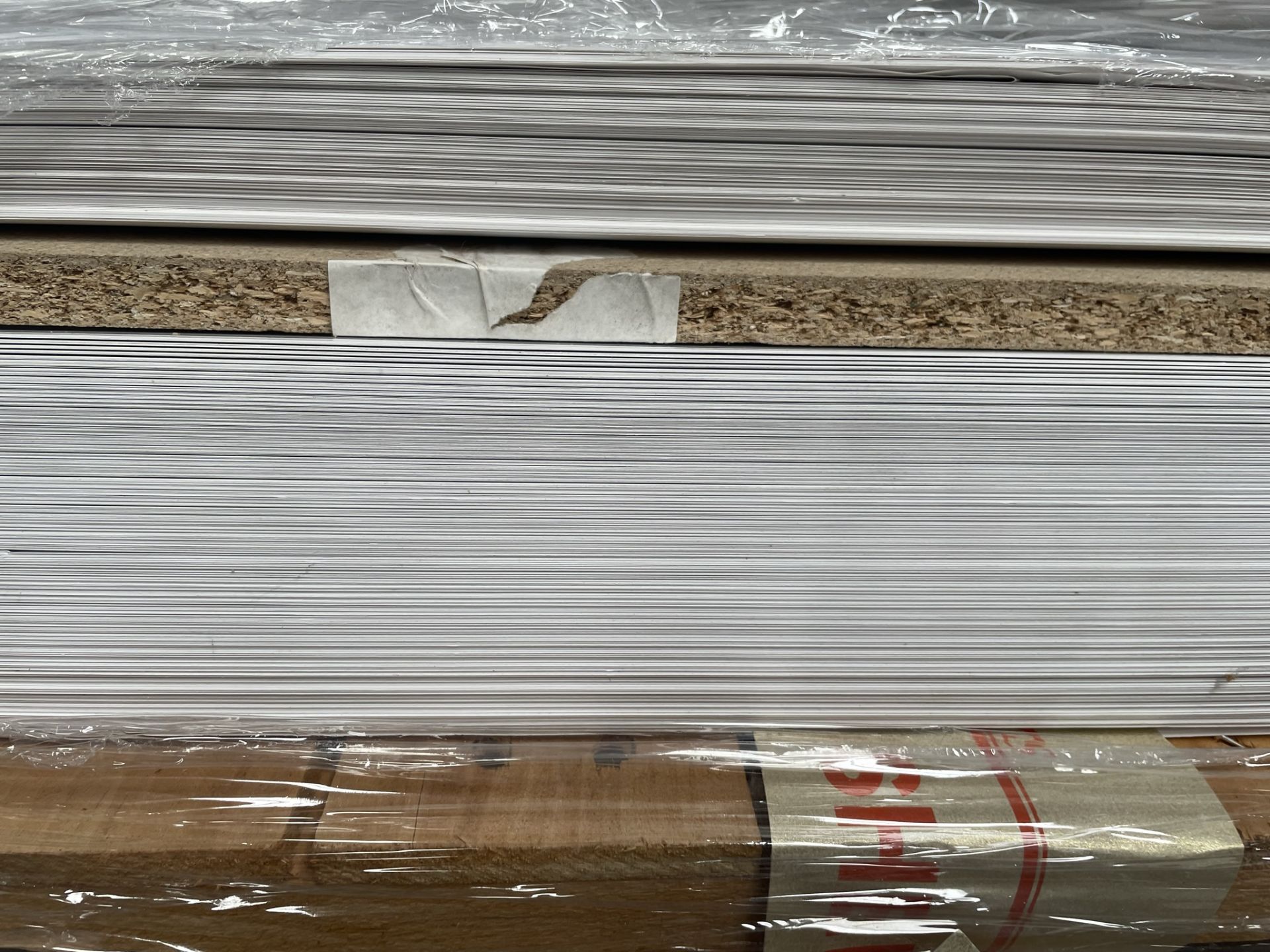 Approximately 2,200 Sheets of Quirepale Laminated Sheets | 72 x 102cm - Image 3 of 4