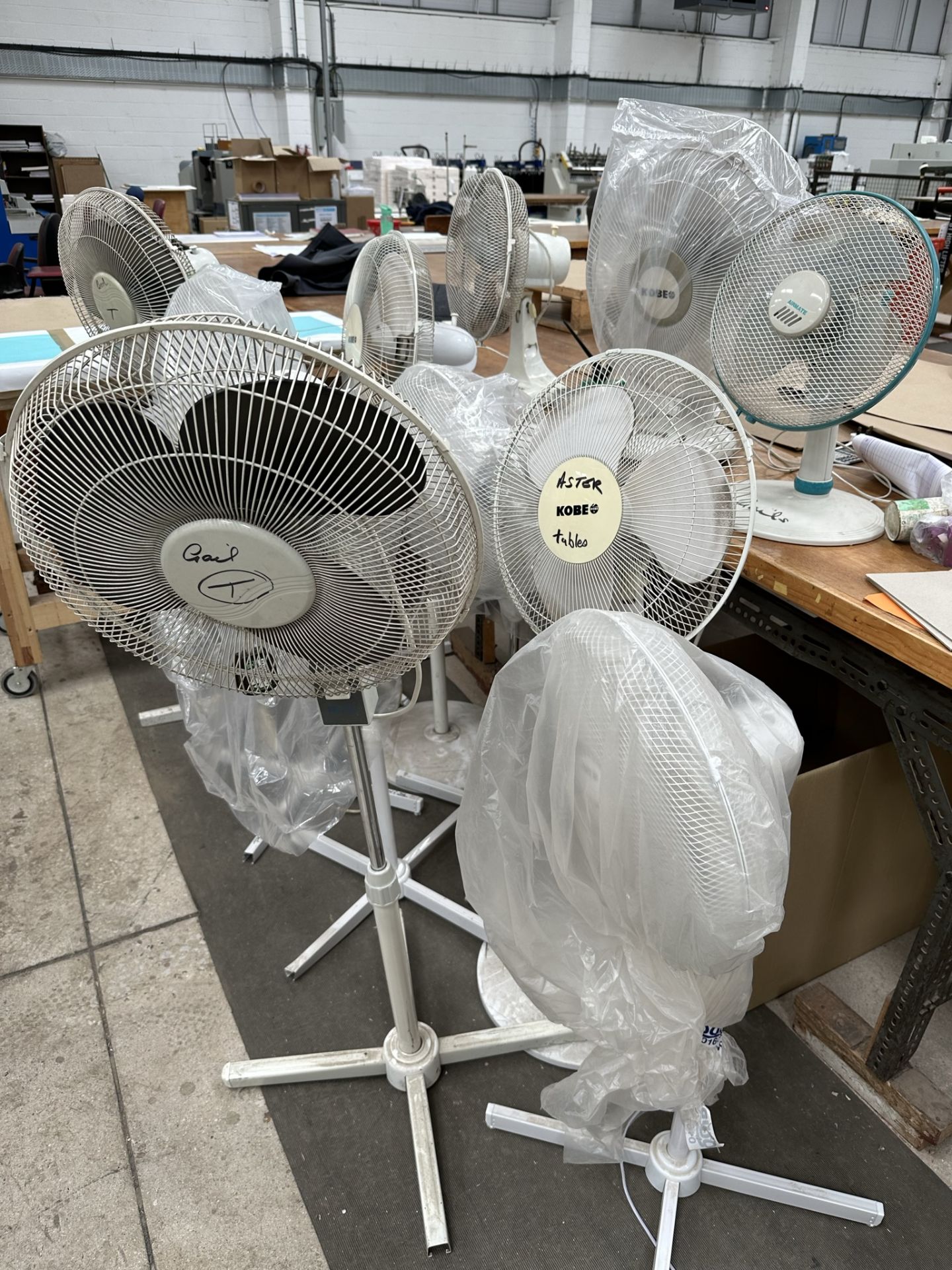 12 x Various Desk & Floor Fans - As Pictured - Image 3 of 3