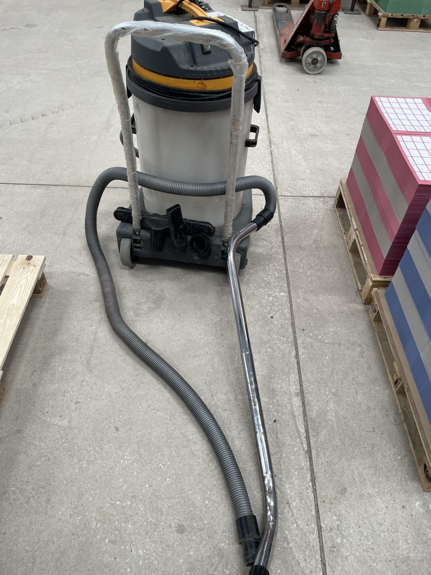 V-Tuf VT6000 Industrial 60L Vacuum - Image 4 of 4