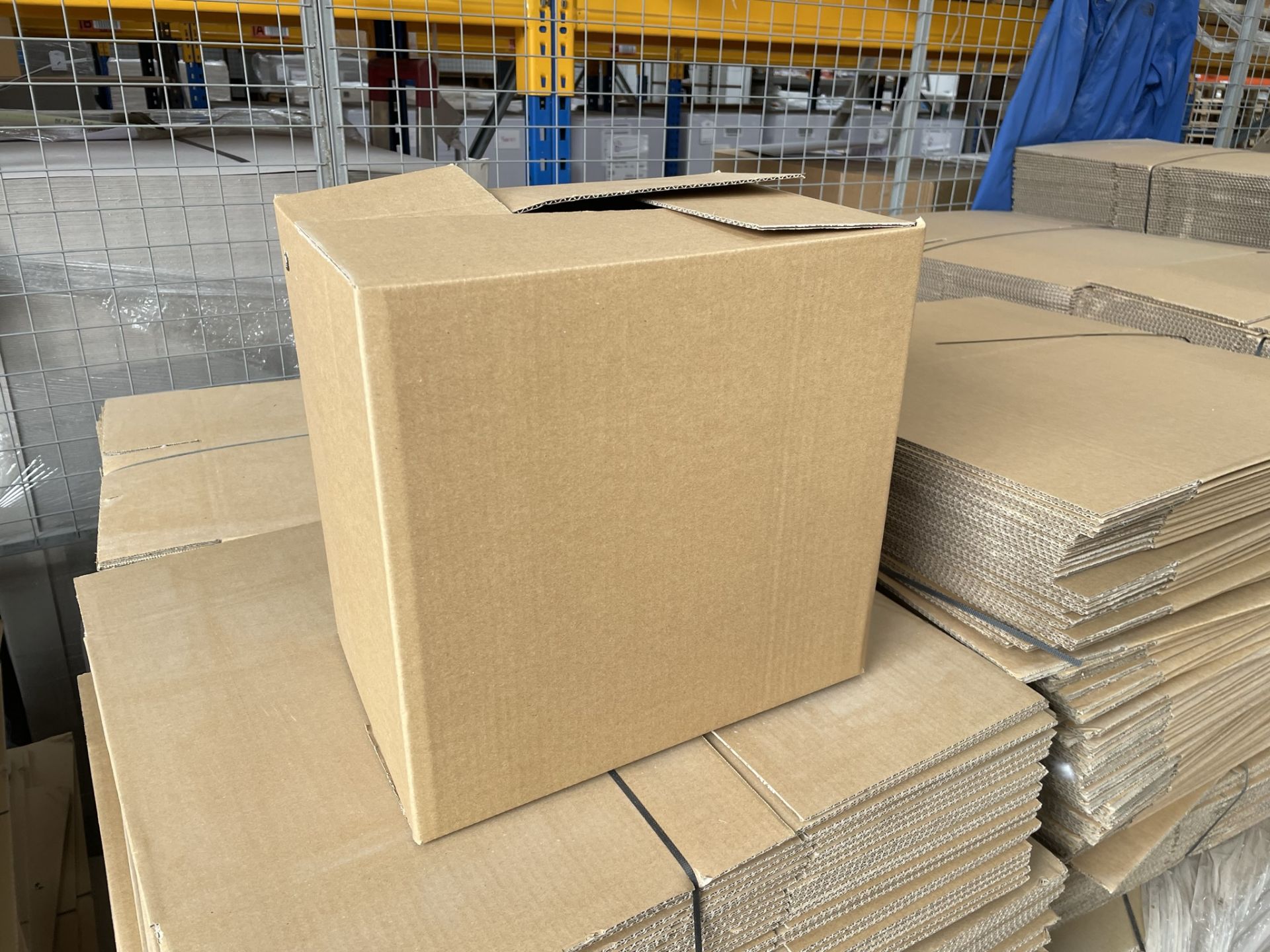 Approximately 250 x Single Wall Cardboard Boxes | 34.5cm x 33cm x 25cm - Bild 2 aus 2