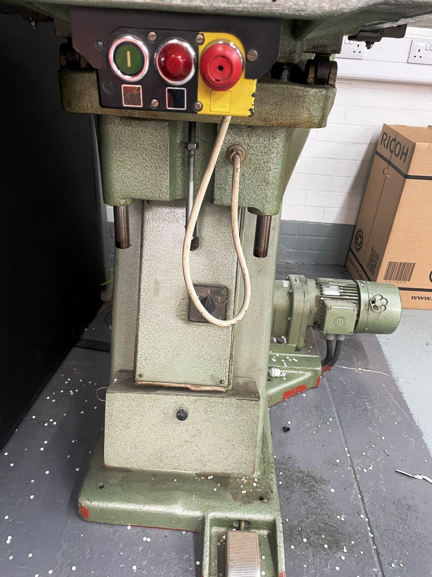 Constantin Hang 106DTK4 4-head paper drill | LOCATED: ECCLES, M30 - Image 6 of 6