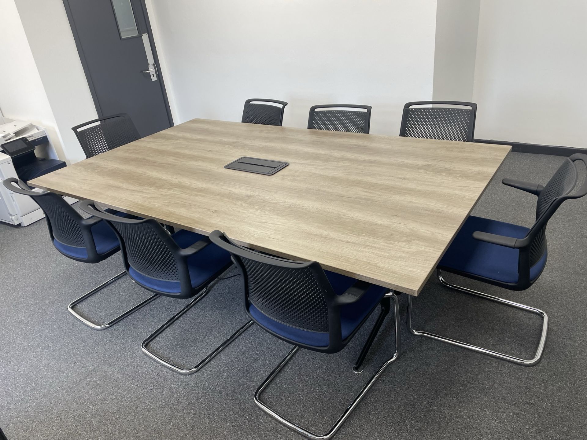 Boardroom Table w/ 8 x Chairs - Image 4 of 4