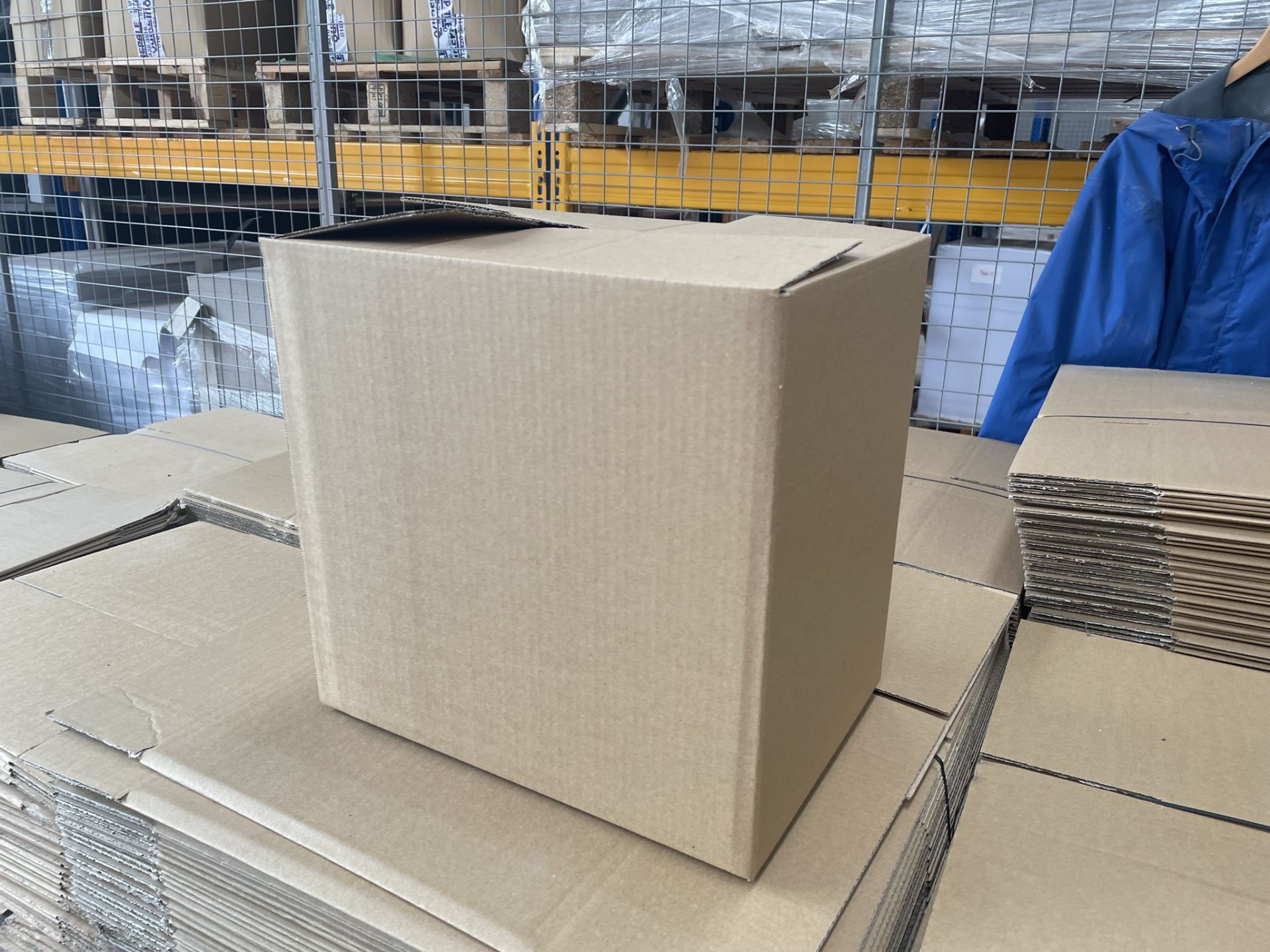Approximately 600 x Single Wall Cardboard Boxes | 34.5cm x 33cm x 25cm - Image 2 of 2