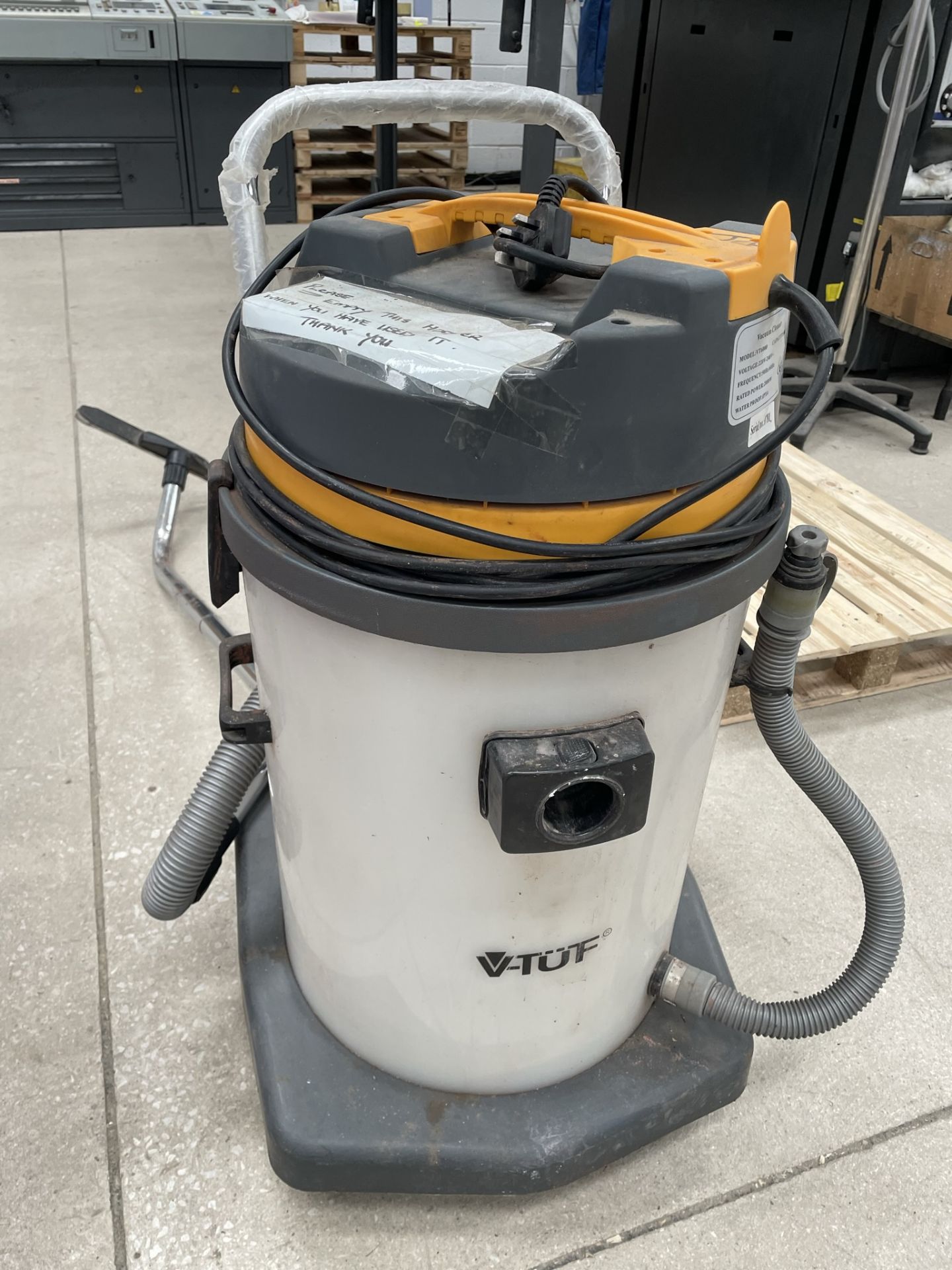 V-Tuf VT6000 Industrial 60L Vacuum