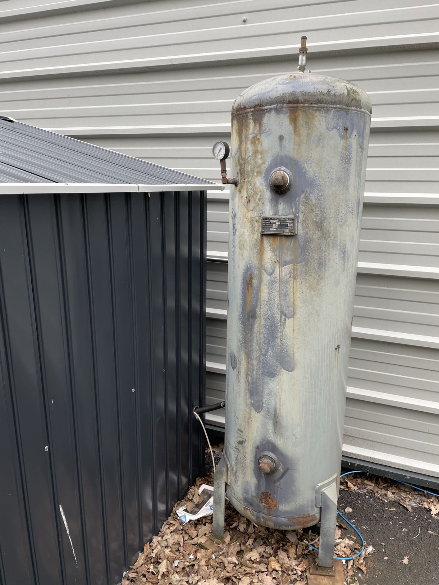 HPC Screw Compressor w/ Air Receiving Tank - Outdoor Store Unit Included - Image 6 of 8