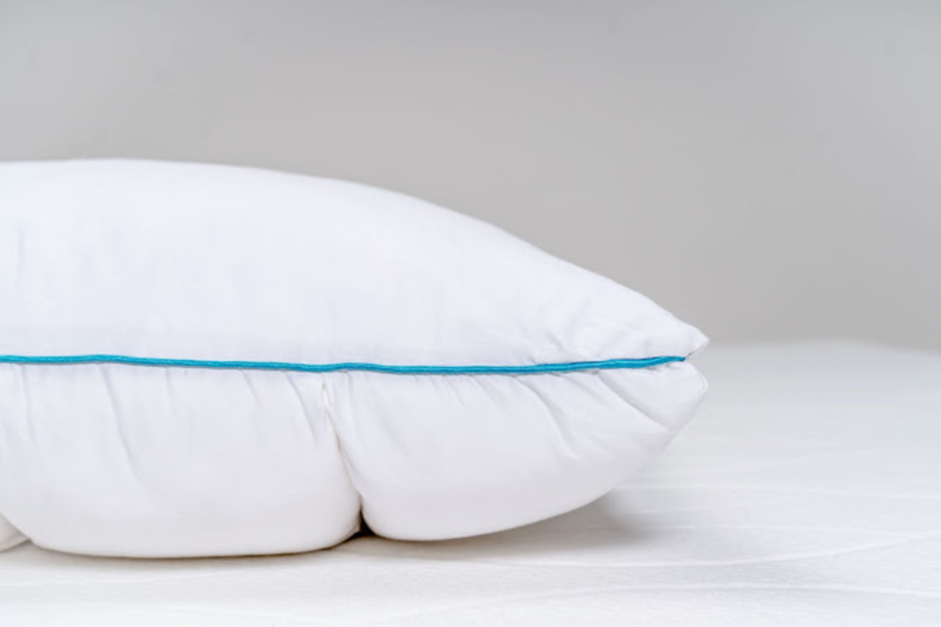 2 x ComfaSleep PL0001 Pillows - Image 5 of 20