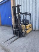 CATERPILLAR EP20KT 3 WHEEL ELECTRIC FORKLIFT TRUCK | WITH CHARGER