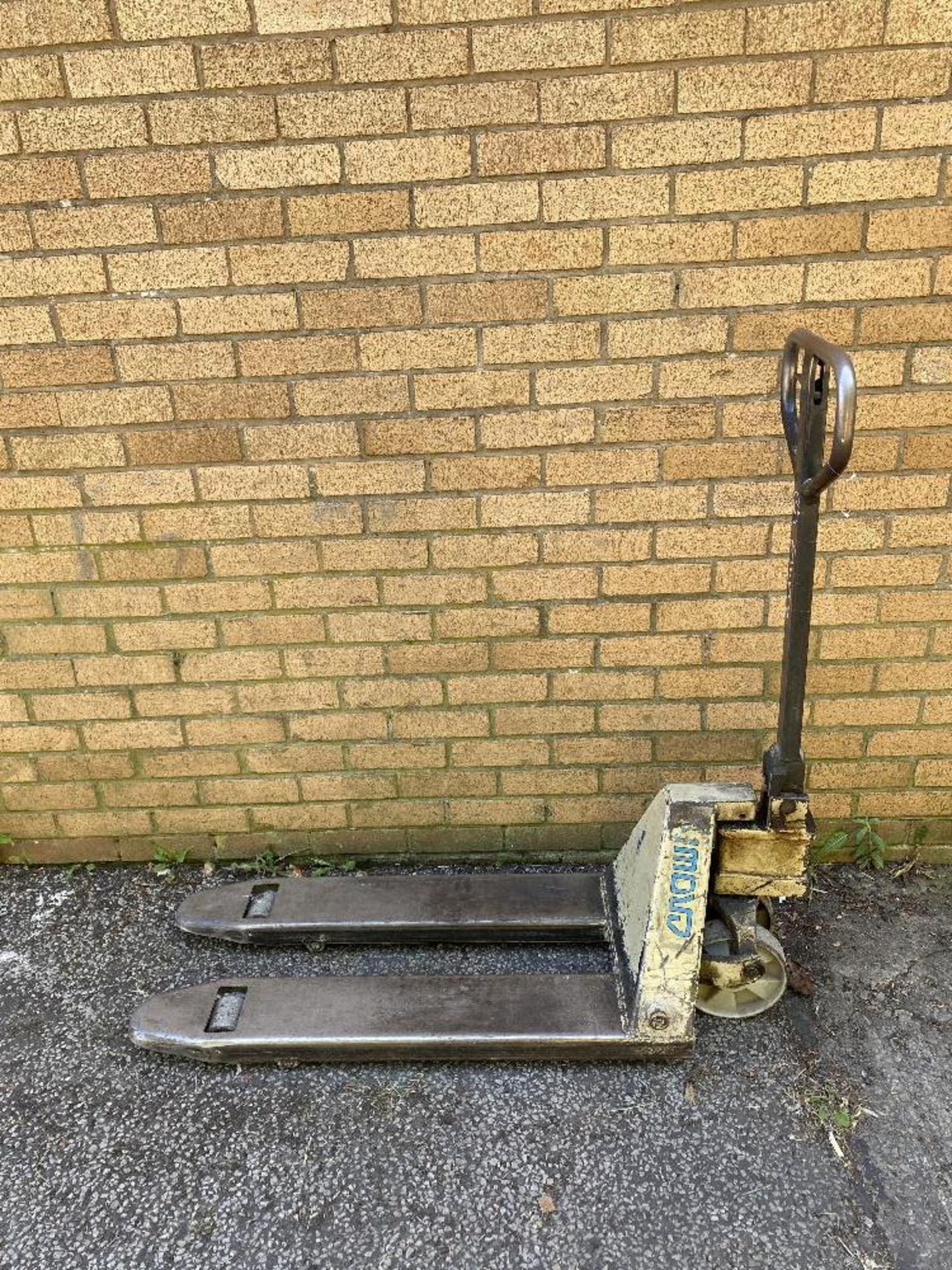 Crown Hydraulic Hand Pallet Truck