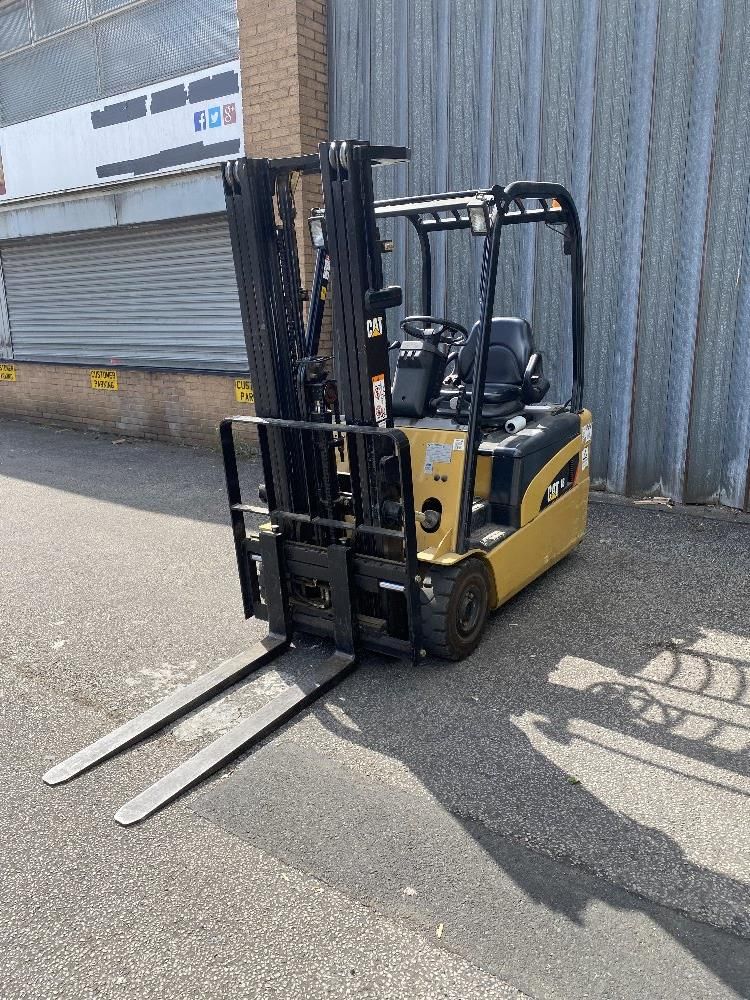 Forklift Truck Sale | Gas & Electric Forklifts, Carpet Boom Attachment | Makes include: Caterpillar, Clark, Yale, Jungheinrich