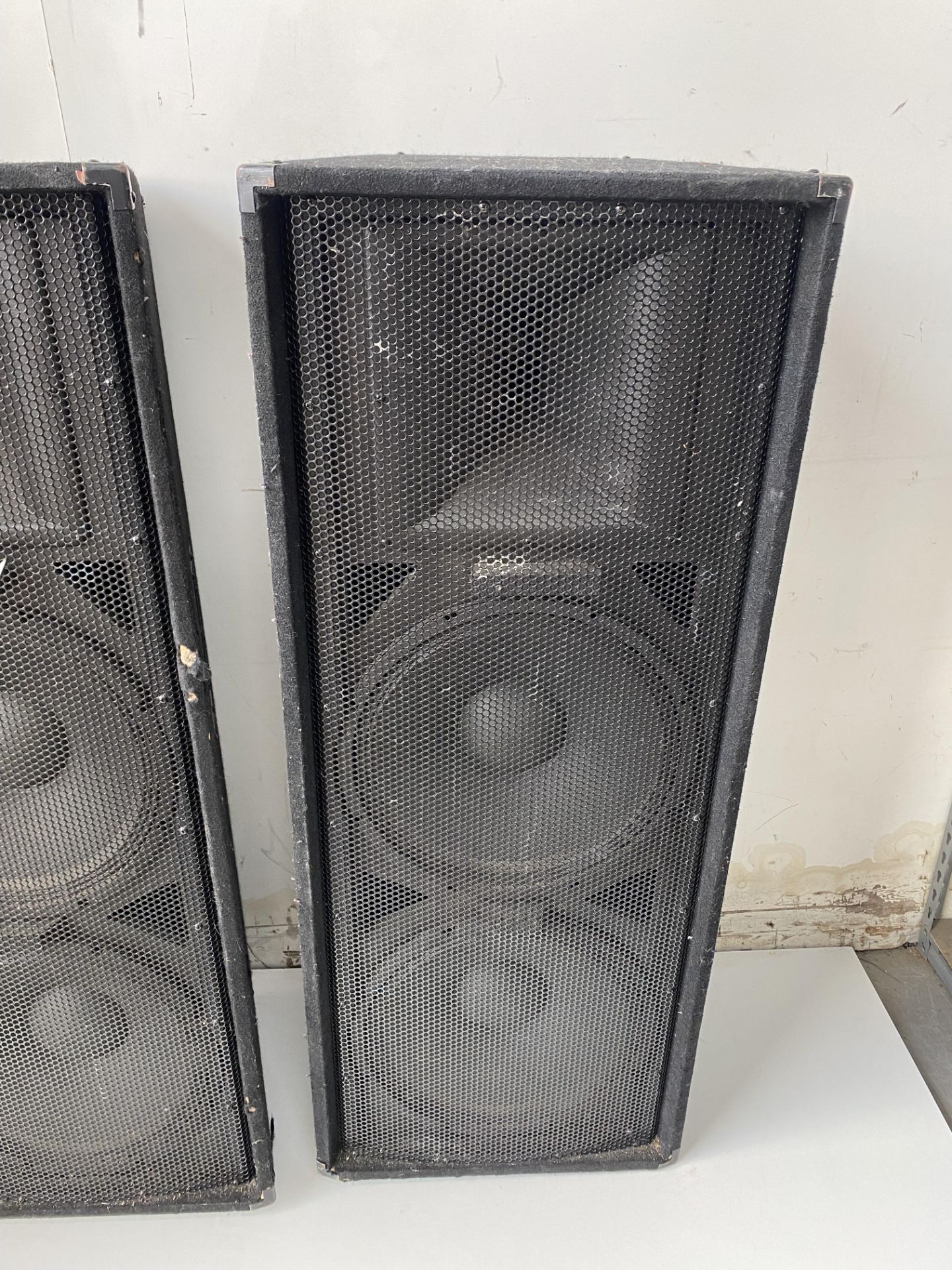 2 x Peavey PV 215 Passive Speakers - Image 3 of 5