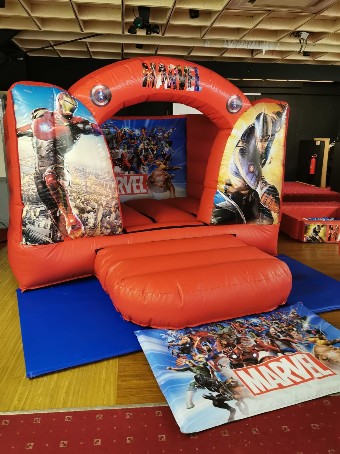 Marvel Themed Kids Inflatable Bouncy Castle - Bild 3 aus 6