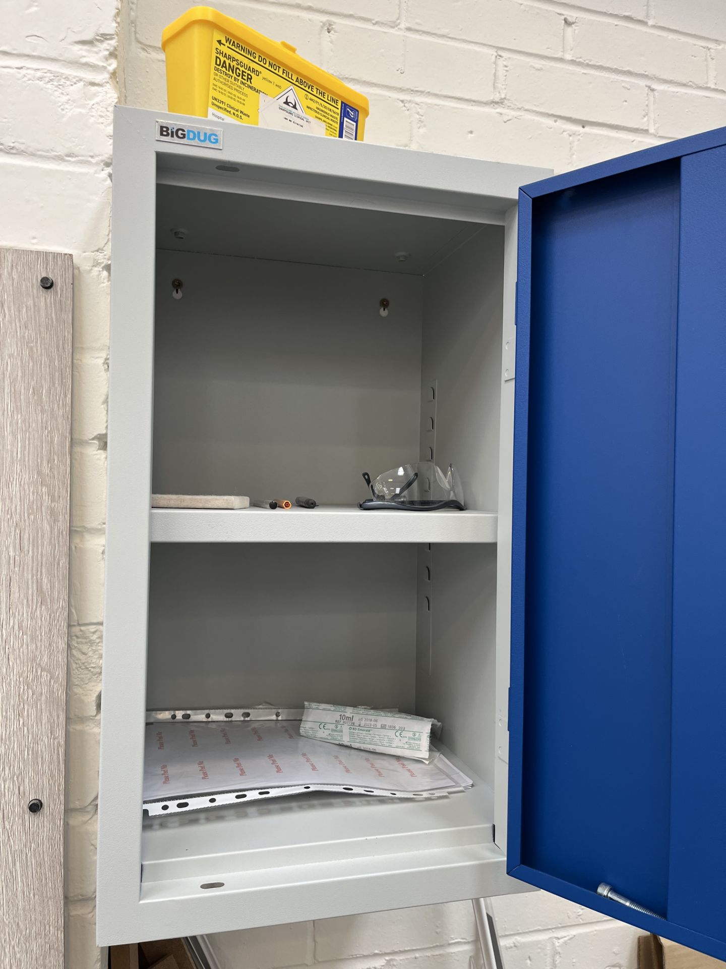 3 x Bigdug Wall Mounted Lockers - Image 2 of 6