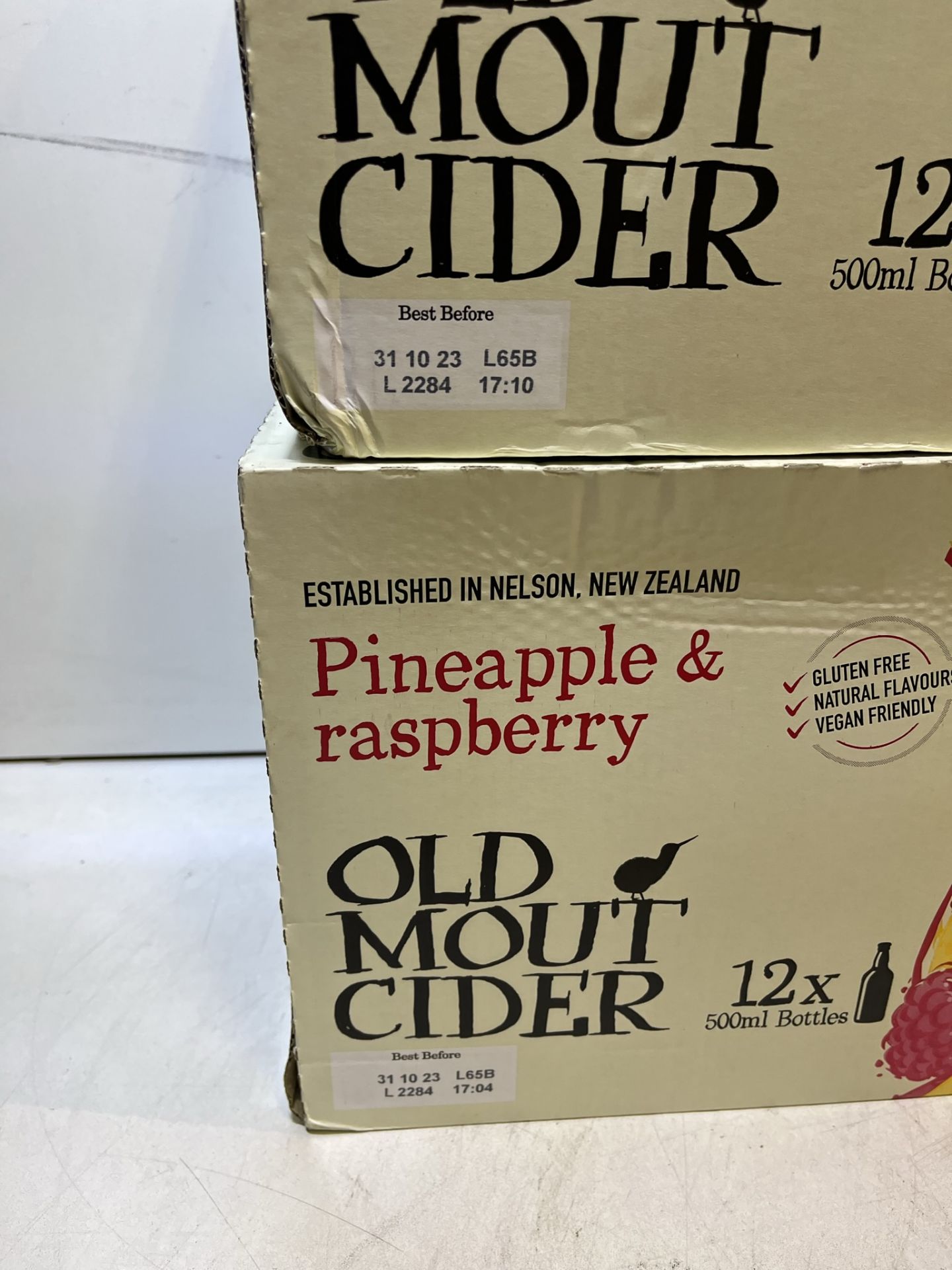 24 x 500ML Bottles Of Pinapple And Rasberry Old Mount Cider - Image 3 of 3