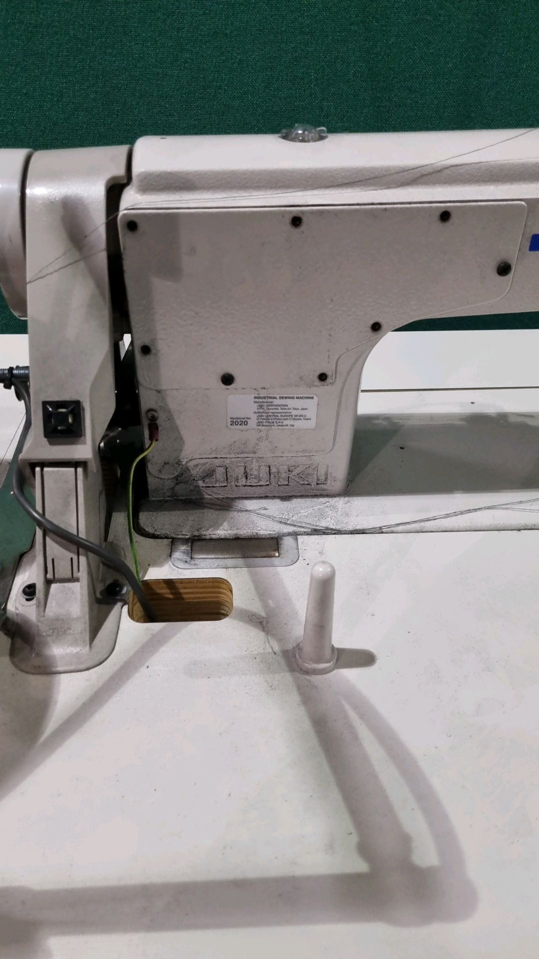 JUKI ELECTRIC SEWING MACHINE | DDL-8100E - Image 5 of 5