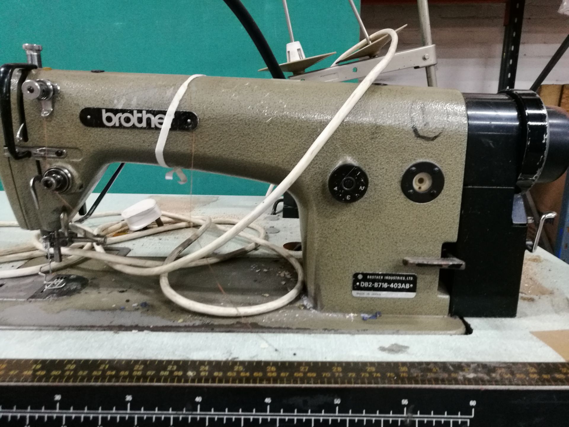 BROTHER DB2-B716-403AB INDUSTRIAL SEWING MACHINE - Bild 2 aus 6