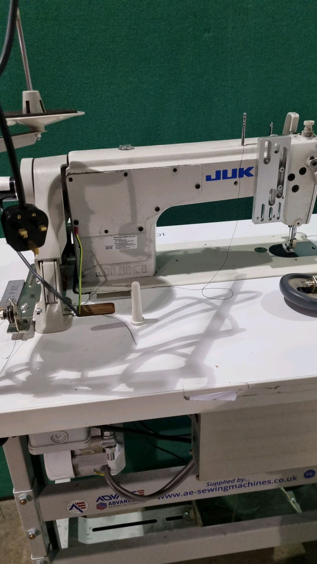 JUKI ELECTRIC SEWING MACHINE | DDL-8100E - Image 5 of 5