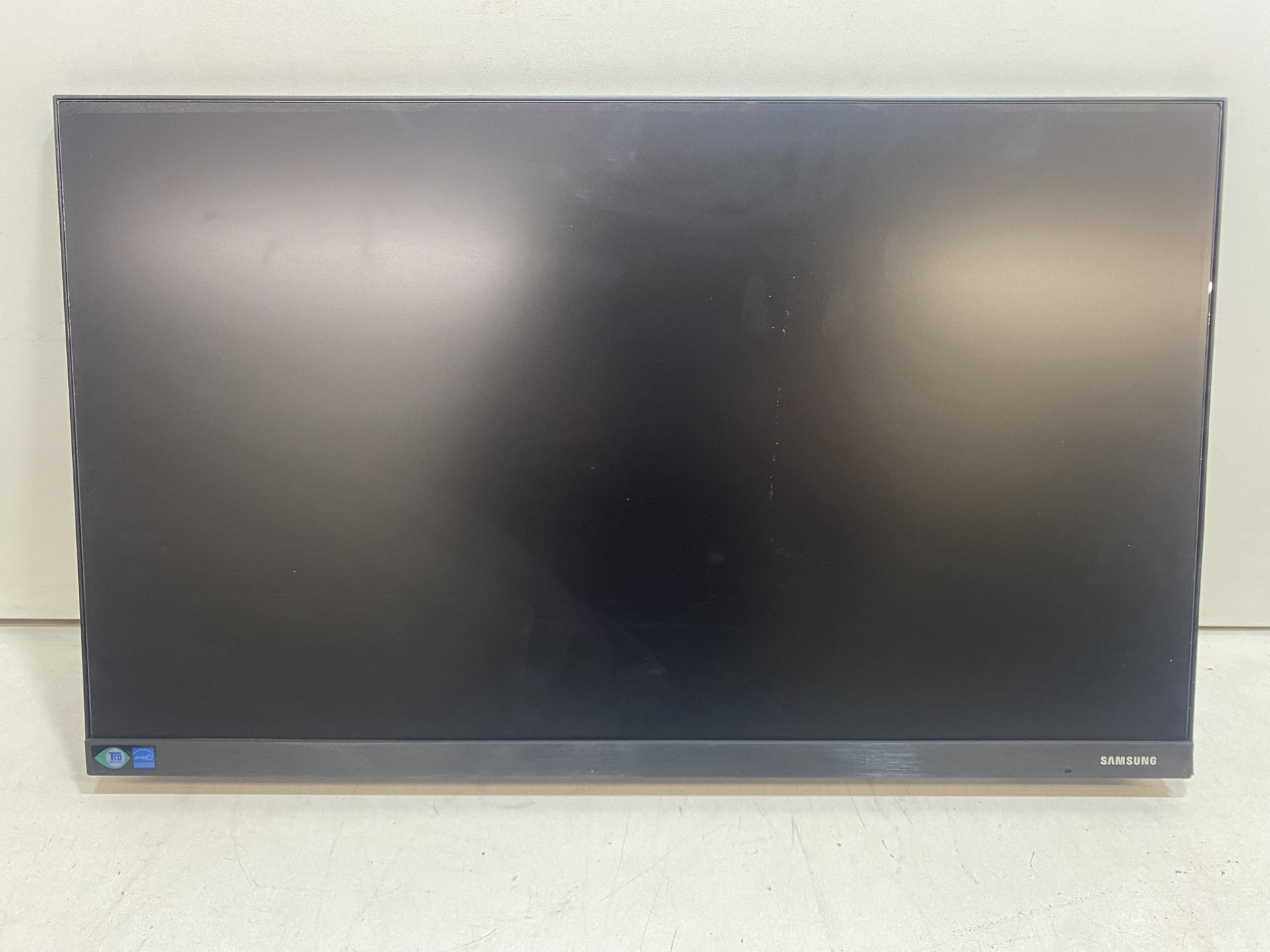 4 x Samsung F22T450FQU 22" HD LED LCD Monitor Without Stands - Image 10 of 15