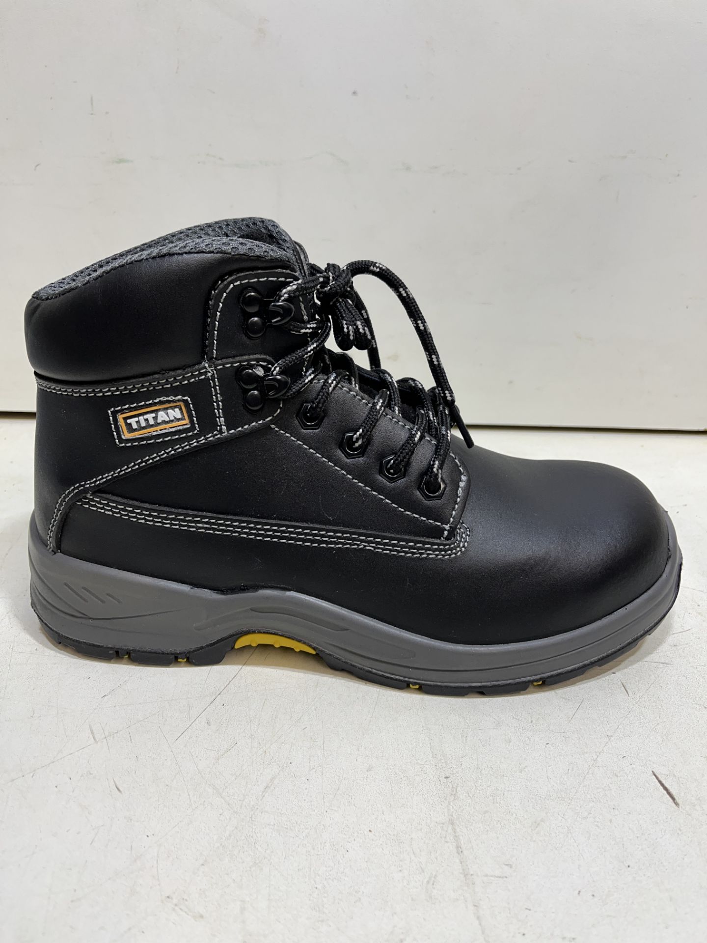 Titan Holton Black Steel Toe Cap Safety Boots | UK 8 - Image 2 of 4