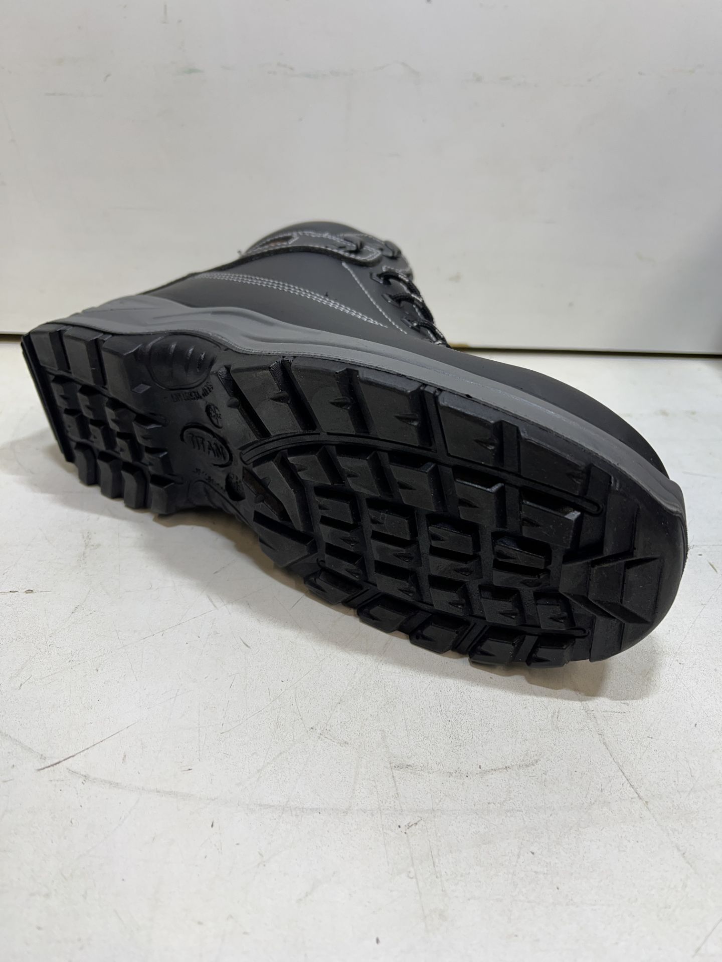 Titan Holton Black Steel Toe Cap Safety Boots | UK 9 - Image 4 of 4