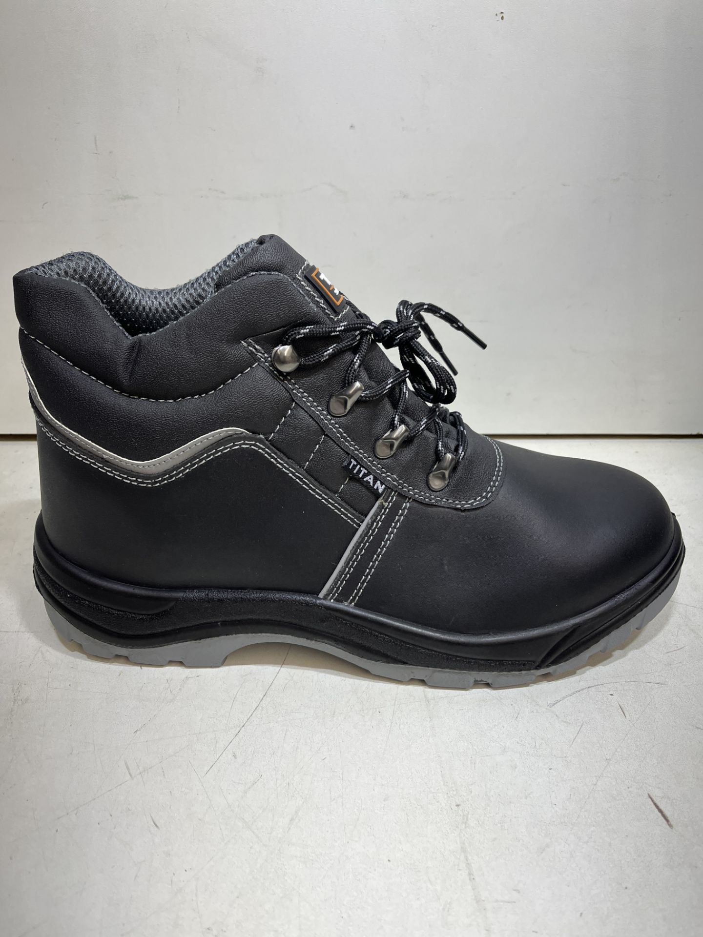 Titan Holton Black Steel Toe Cap Safety Boots | UK 11 - Image 2 of 4