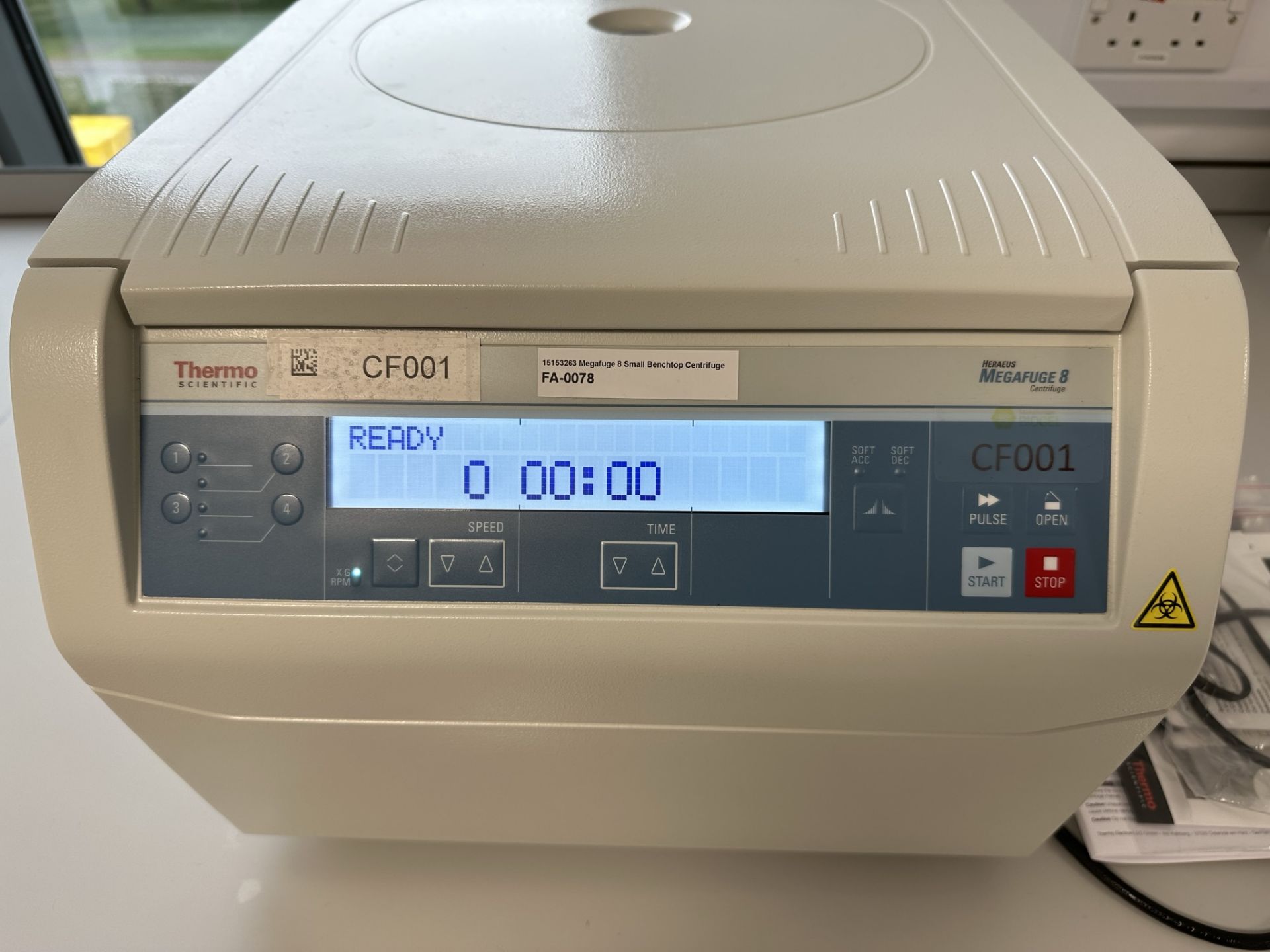 Thermo Scientific Megafuge 8 Benchtop Centrifuge - Image 2 of 9