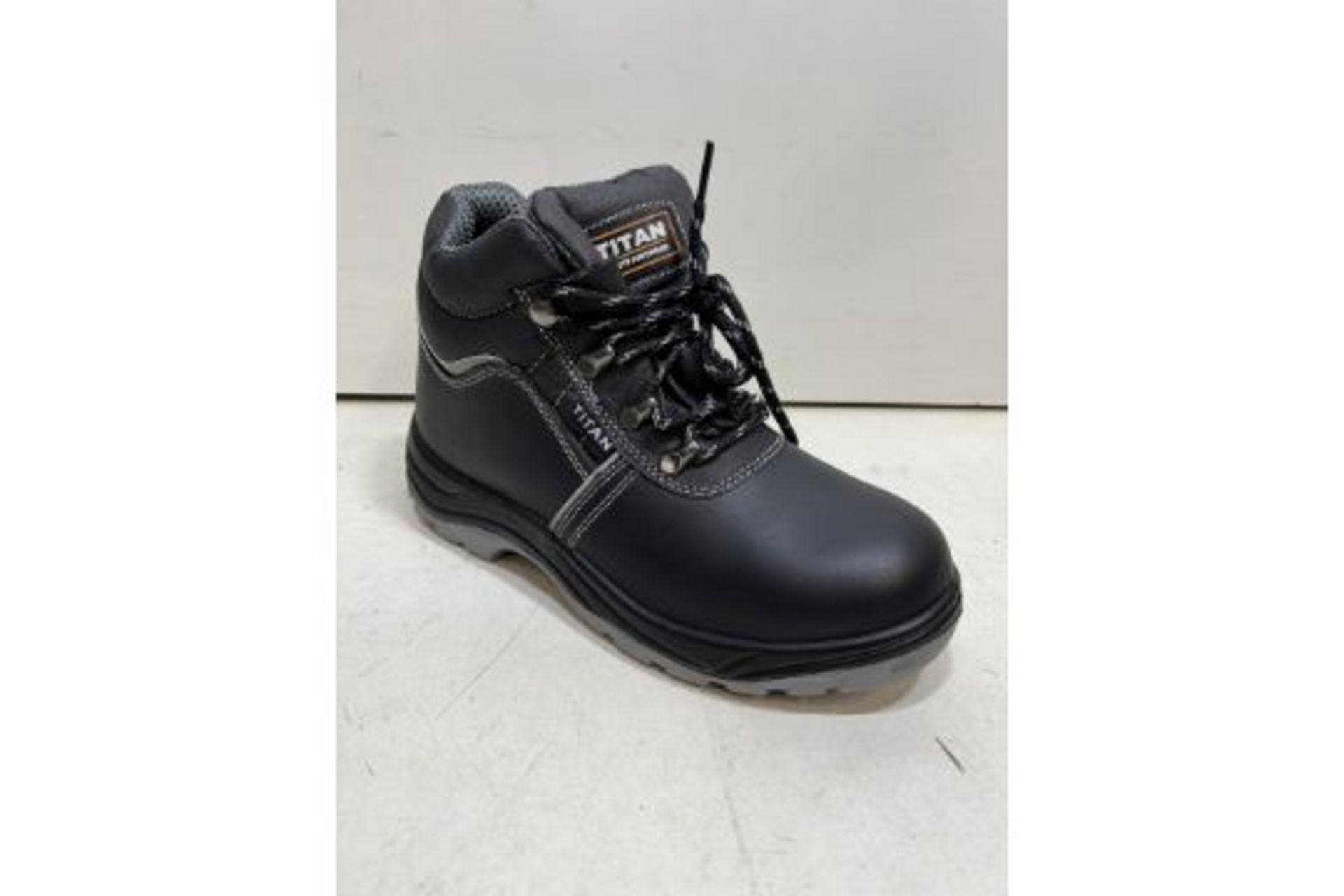 19 x Pairs Safety Footwear | See description for sizes - Image 3 of 3