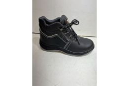 19 x Pairs Safety Footwear | See description for sizes