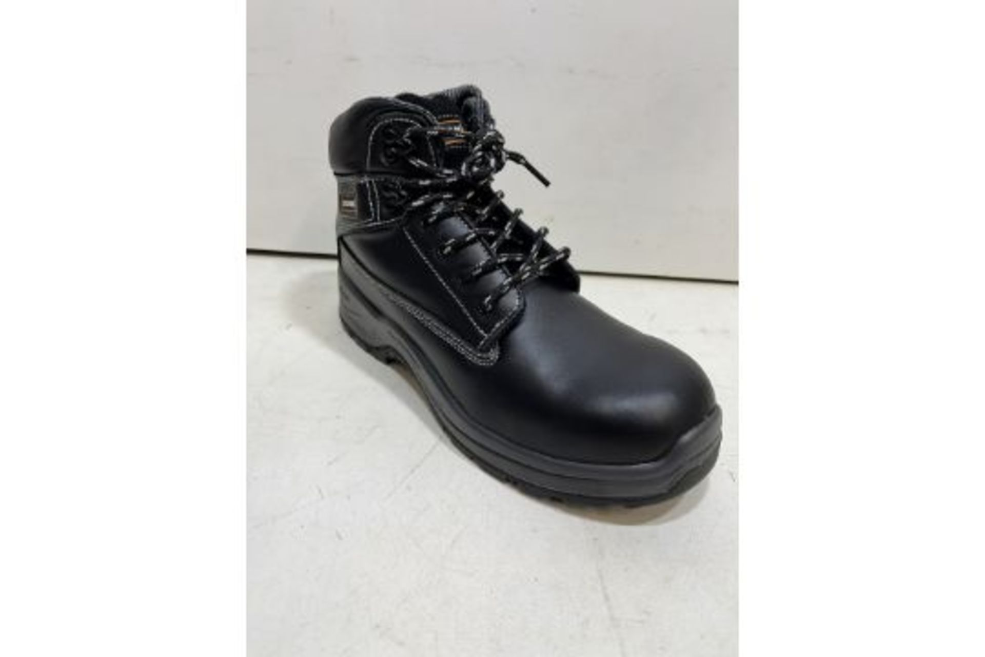 19 x Pairs Safety Footwear | See description for sizes - Image 2 of 2