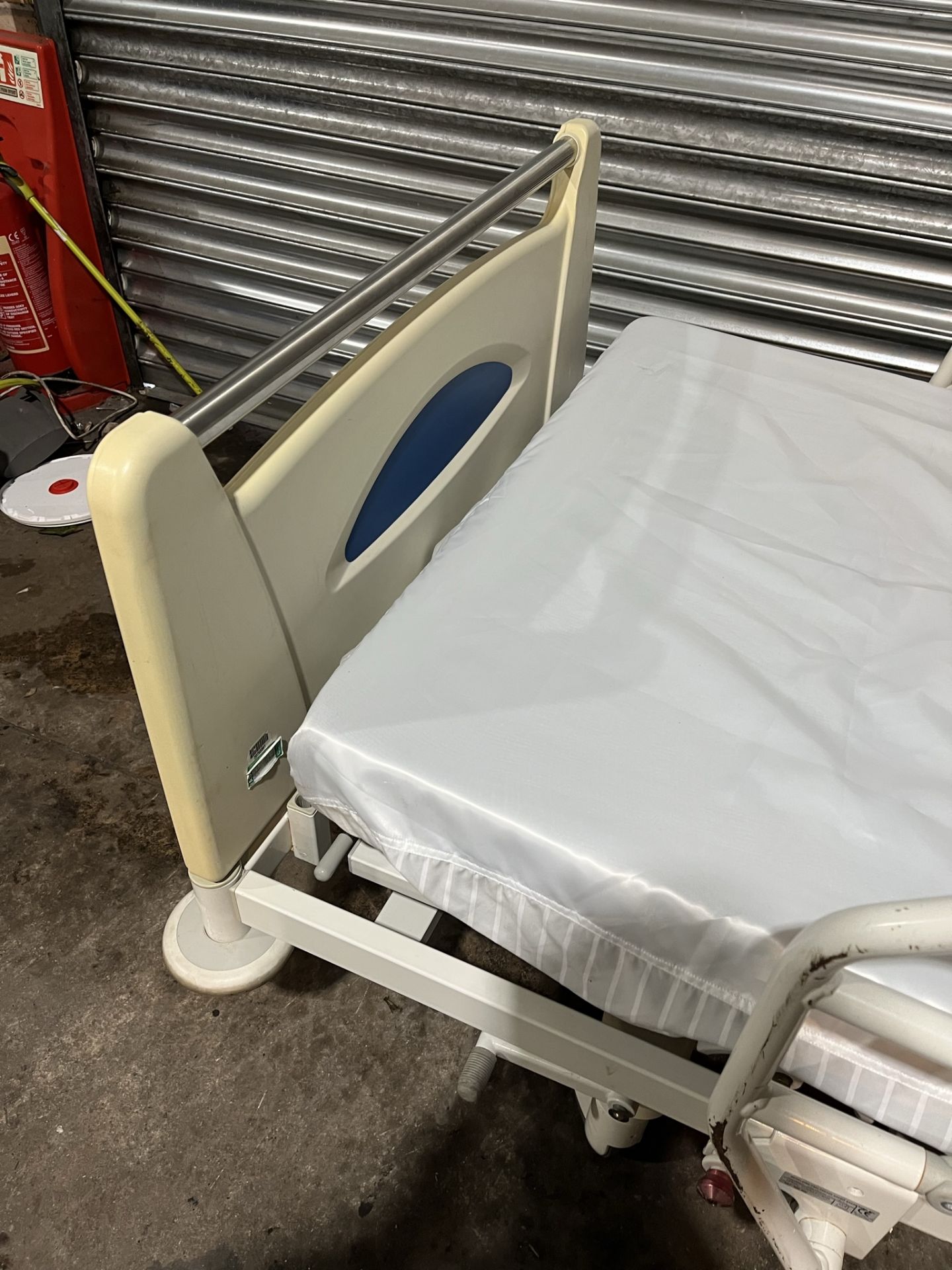 Contoura Height Adjustable Electrical Hospital Bed - Image 3 of 10