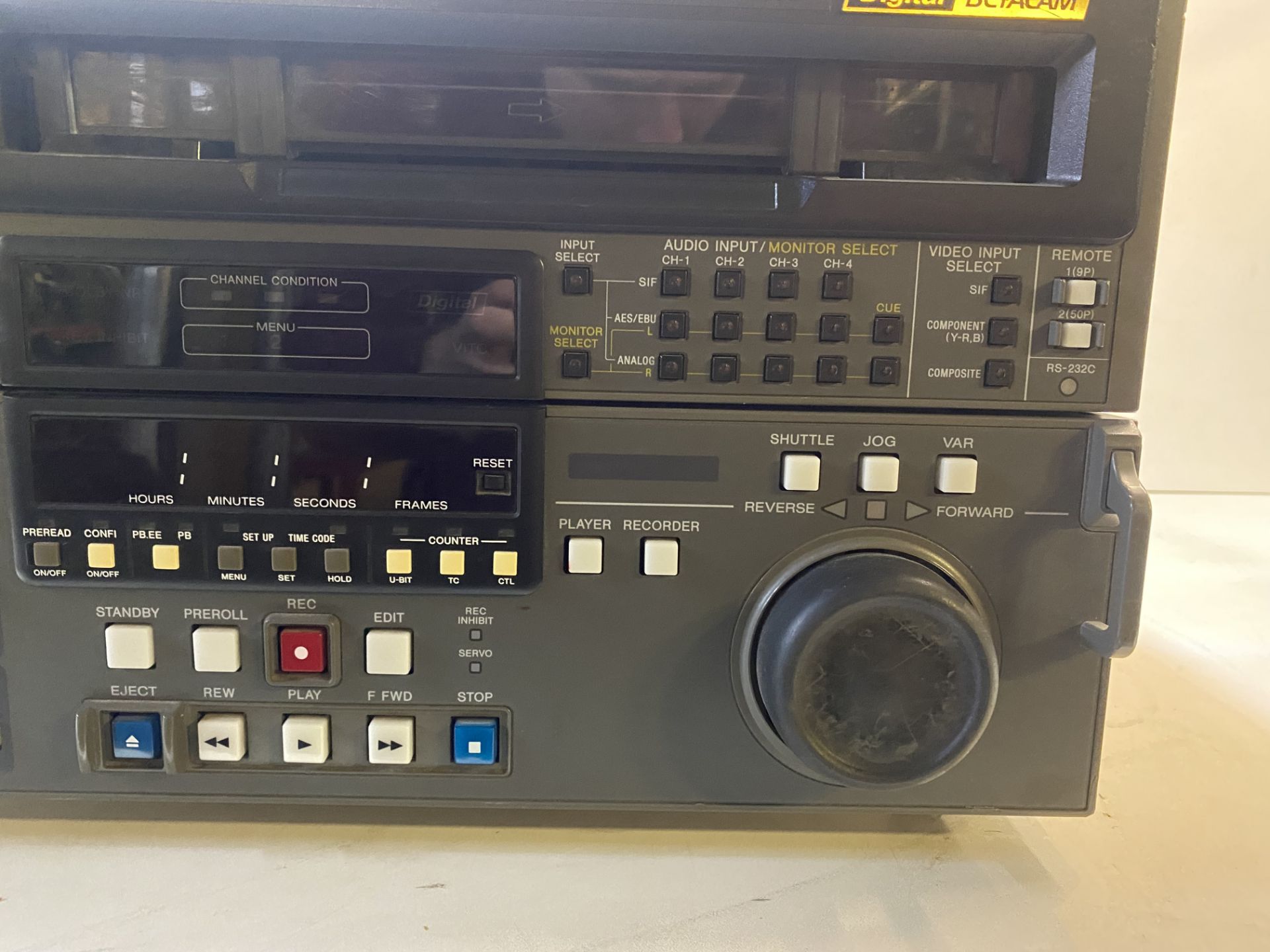 Sony DVW-5OOP Digital Betacam Studio Videocassette Recorder - Image 5 of 9