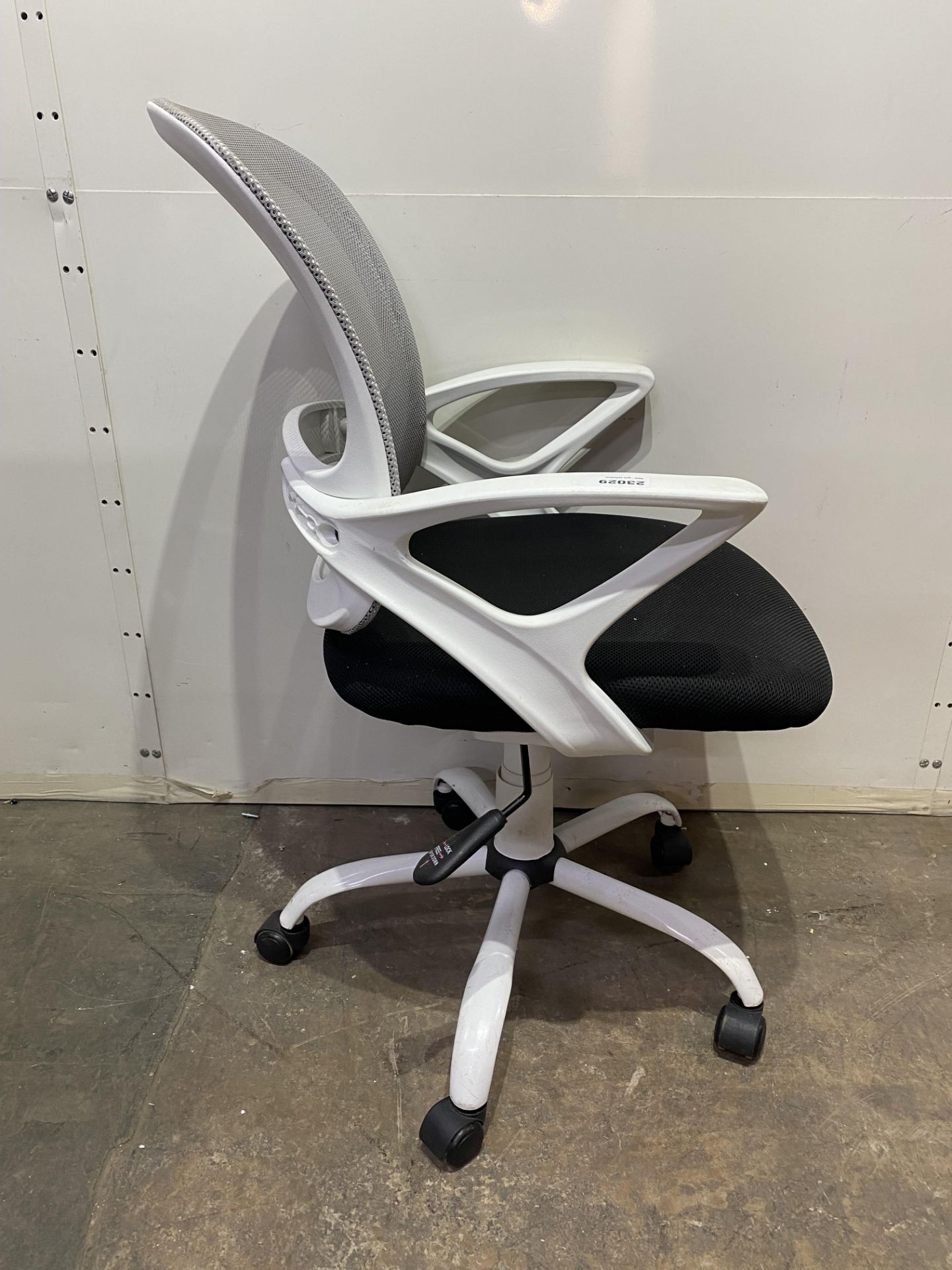 14 x White / Black Office Chairs - Image 3 of 4