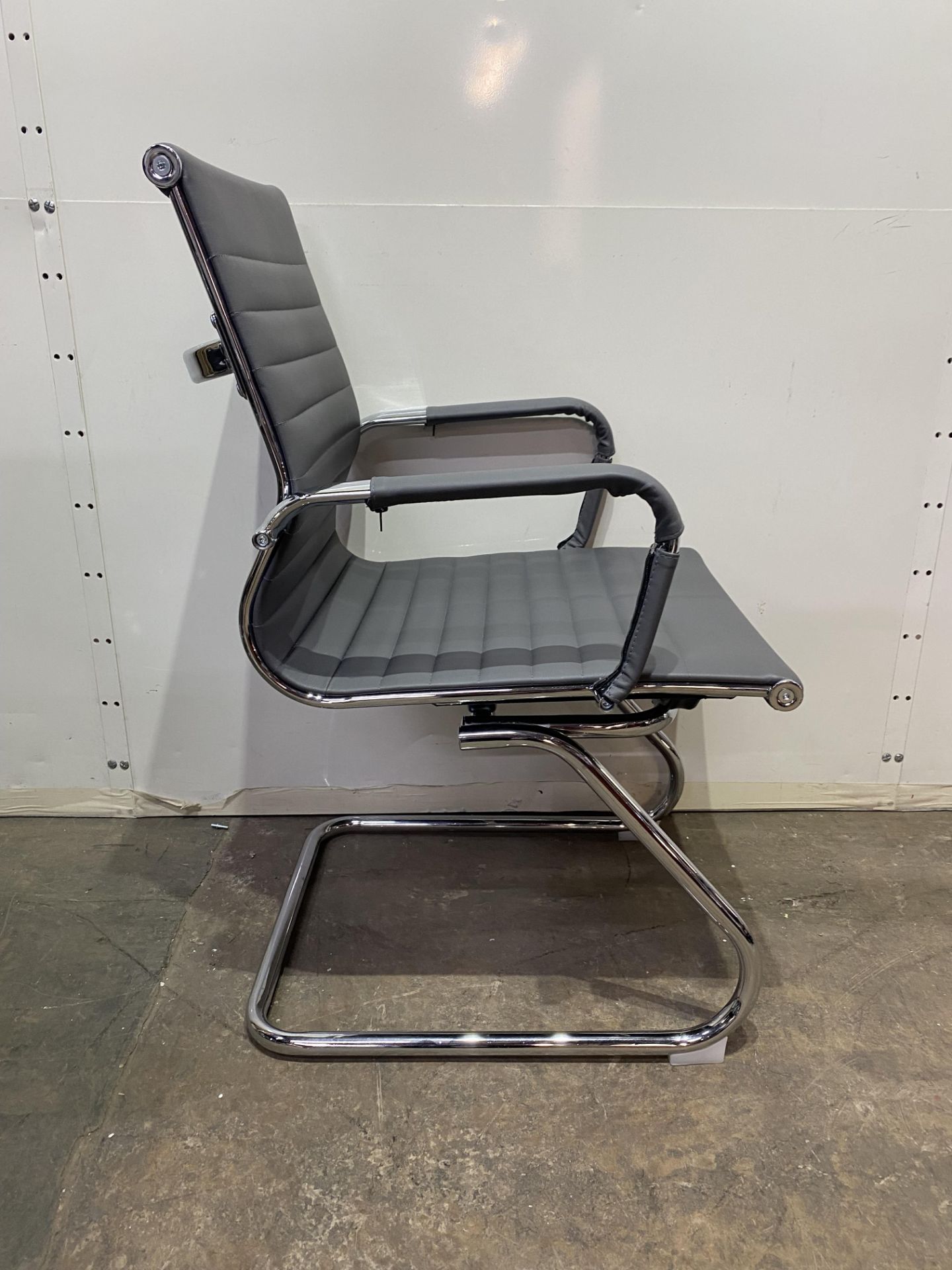 5 x Grey Chrome Frame Conference Chairs - Image 2 of 5