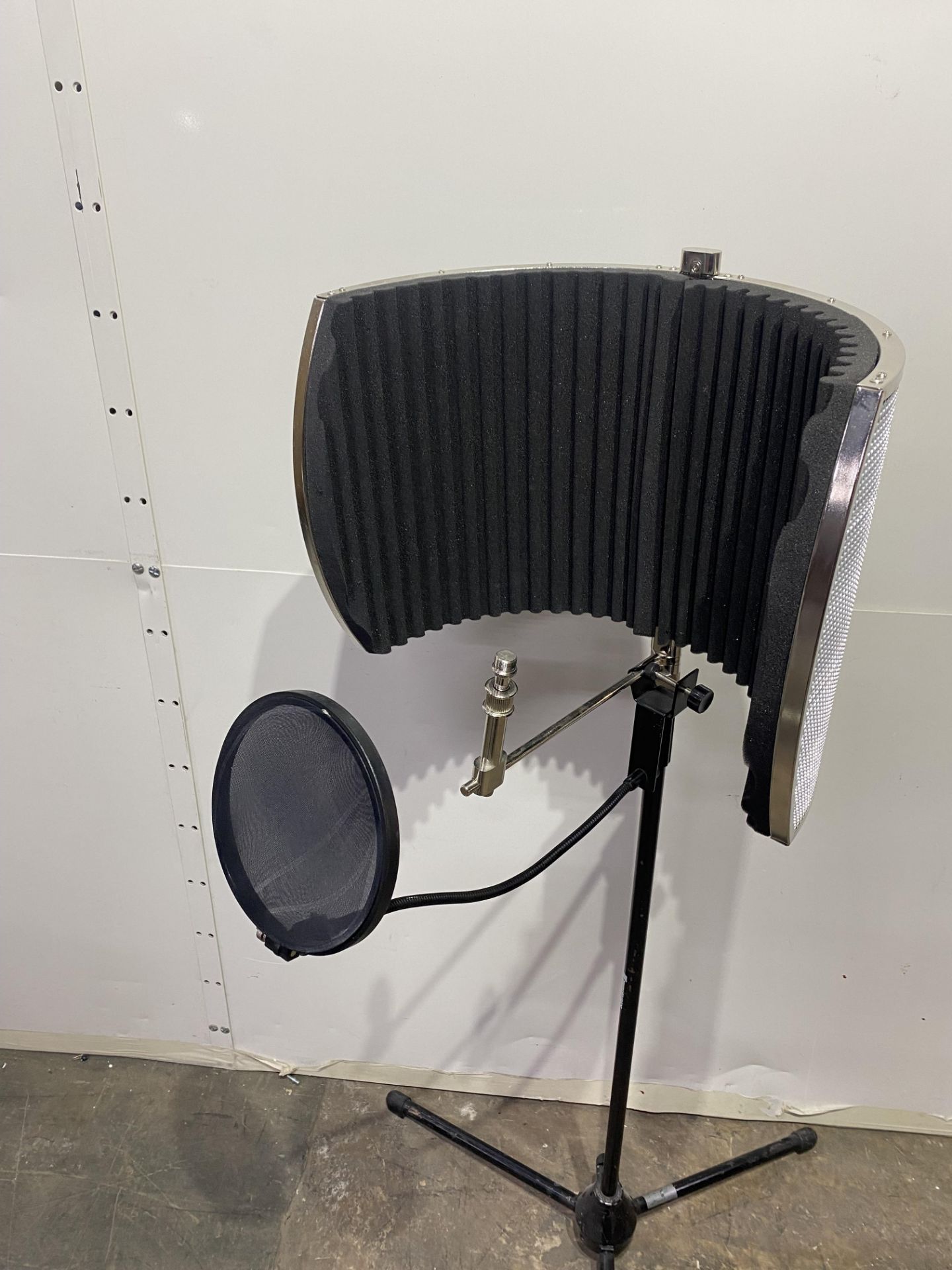 GHM MCA3M09 Microphone Stand w/ StudioSpares Microphone Isolation Shield & Pop Filter - Bild 2 aus 9