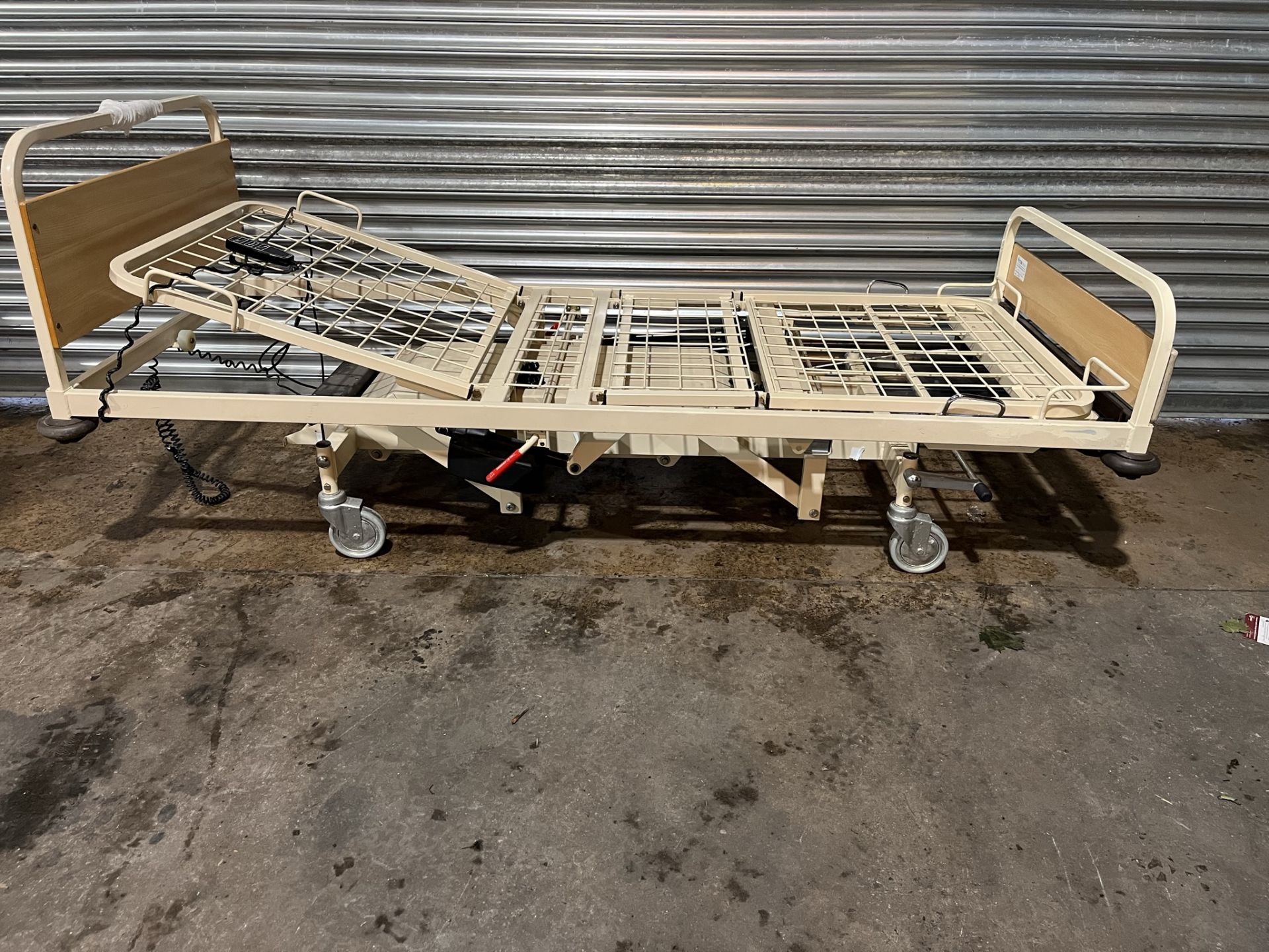 Unbranded Height Adjustable Electrical Hospital Bed - Image 2 of 10
