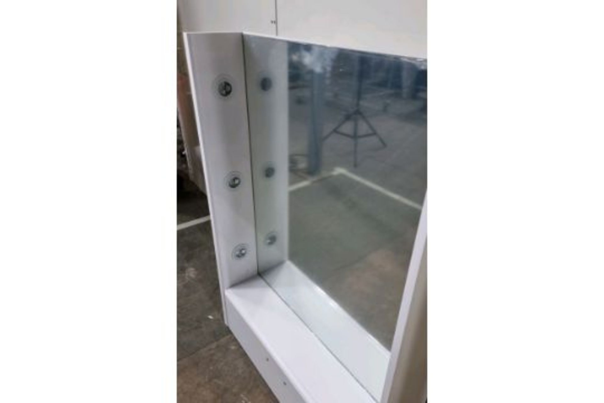 MIRROR WITH GLOSS WHITE CABINET NVC116VTY028 1050MM X 170MM - Image 2 of 2