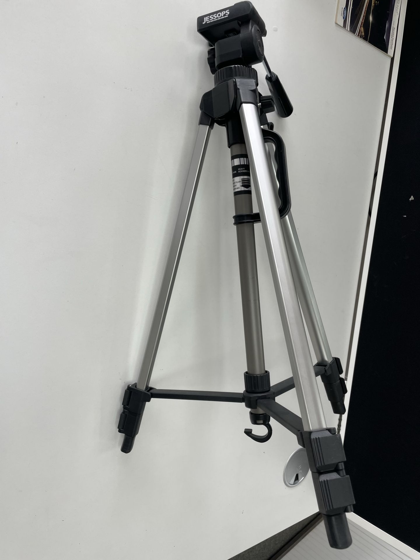 Jessops TP 320 Camera Tripod - Image 2 of 3