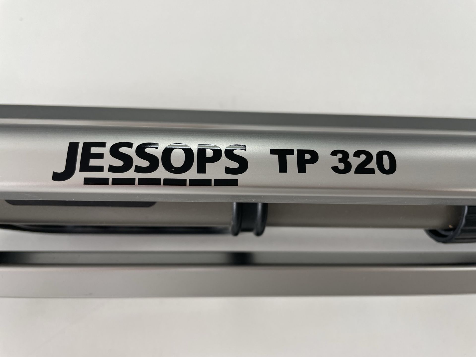 Jessops TP 320 Camera Tripod - Image 3 of 3