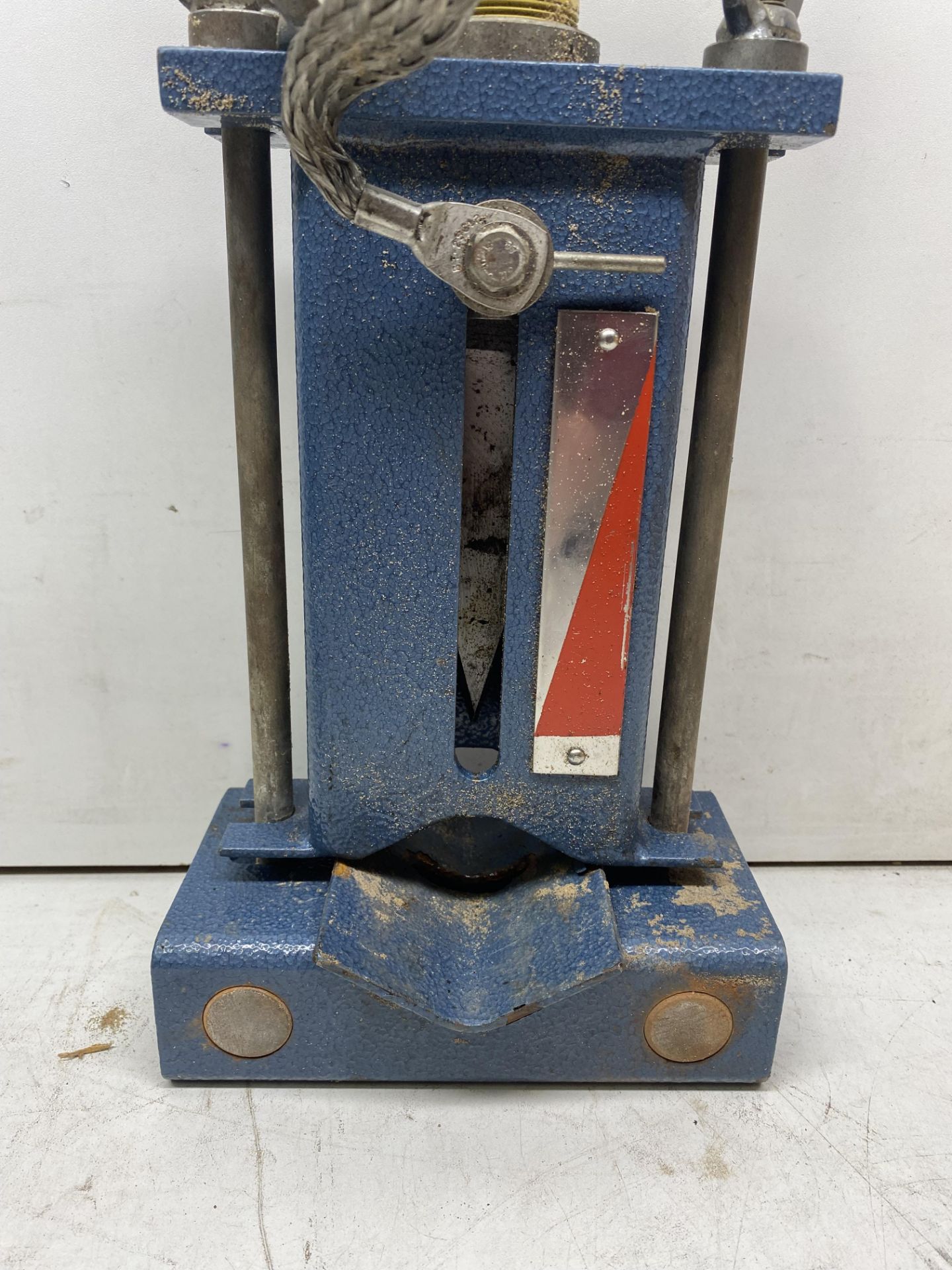 Hydraulic Press With Single Acting Cylinder - Image 4 of 10