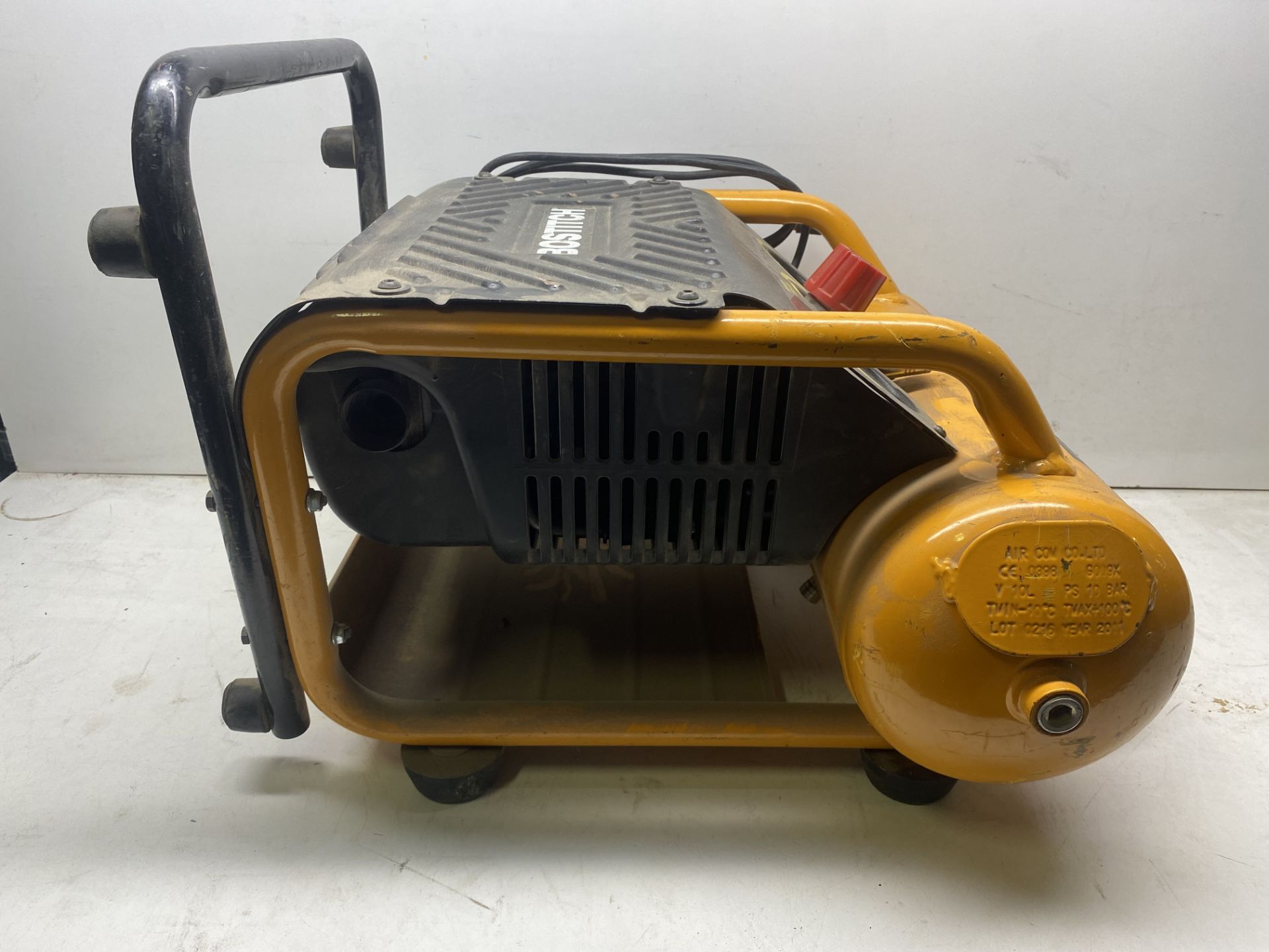 Bostitch Ol227/10 Roll Cage Compressor 10 Litre - Image 7 of 11