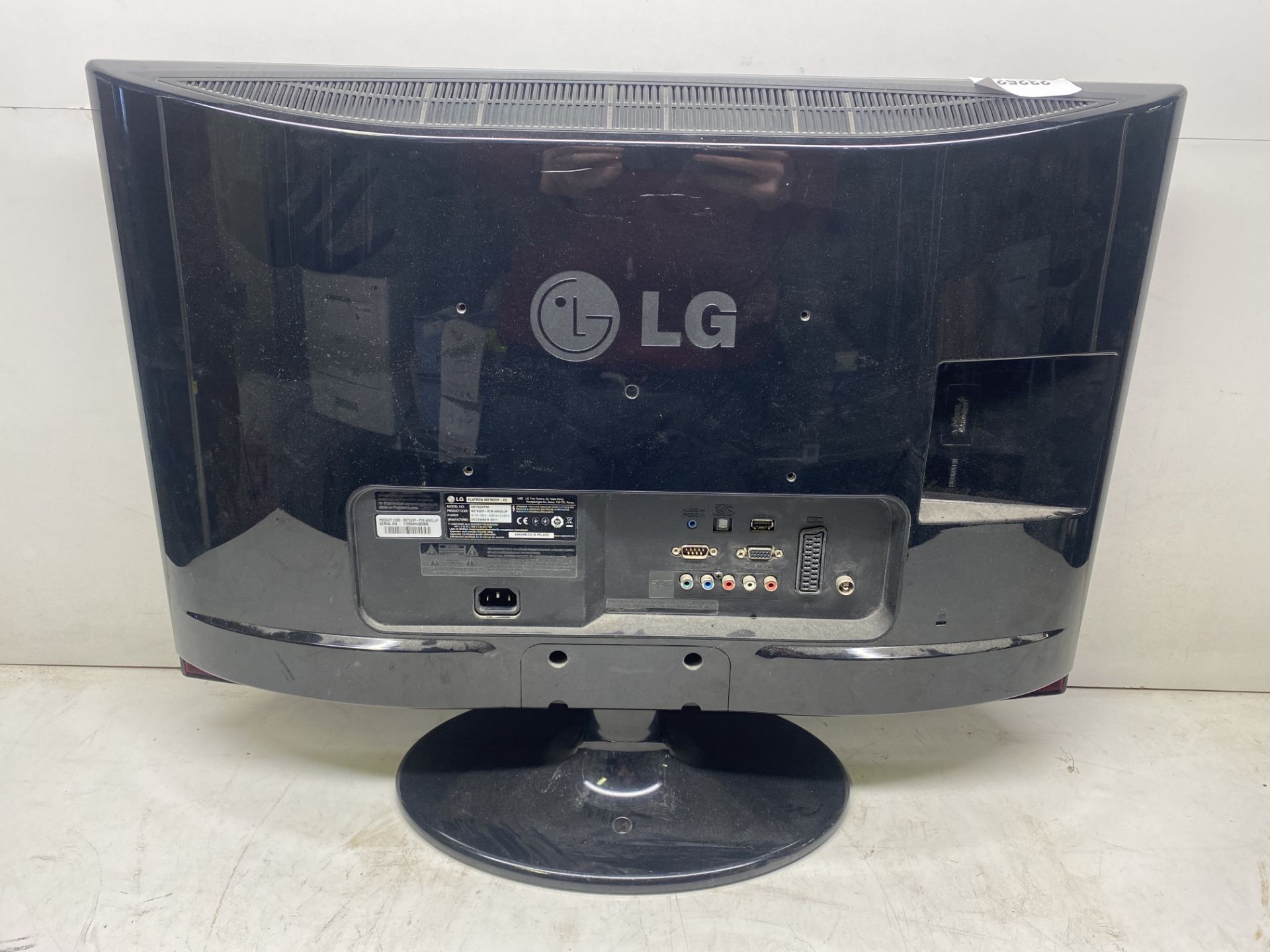 LG M2762DPM 27" Full HD LCD Monitor TV - Image 5 of 8